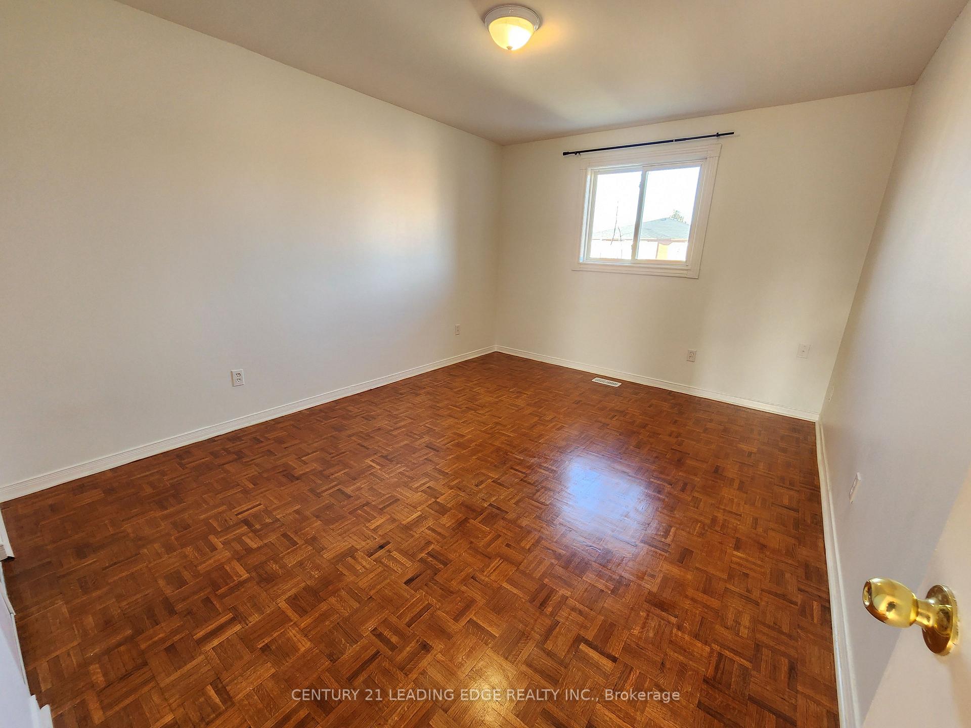 Photo 29 of 171 Ridgefield Crescent, Vaughan, Maple — HOMEH