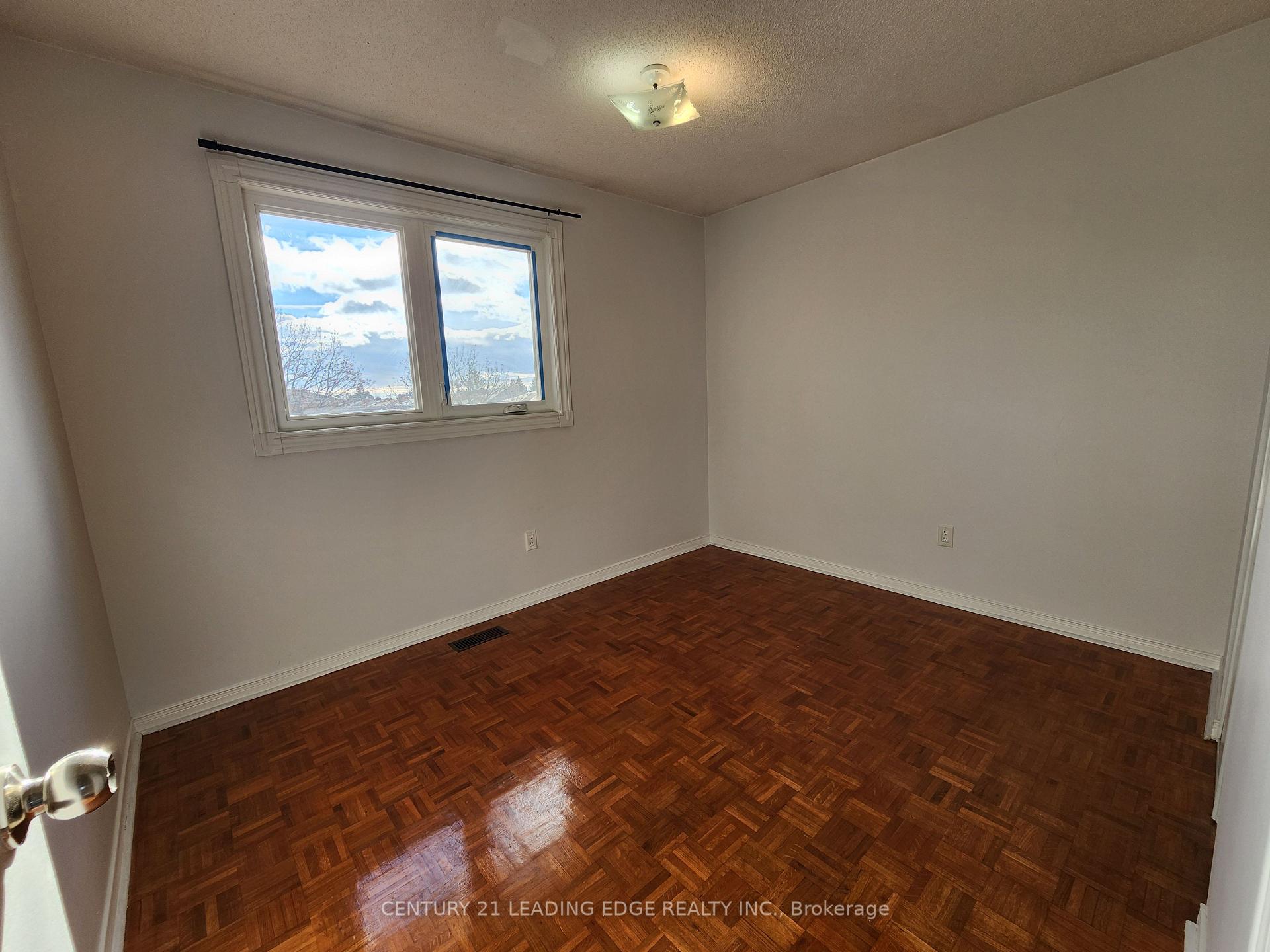 Photo 31 of 171 Ridgefield Crescent, Vaughan, Maple — HOMEH