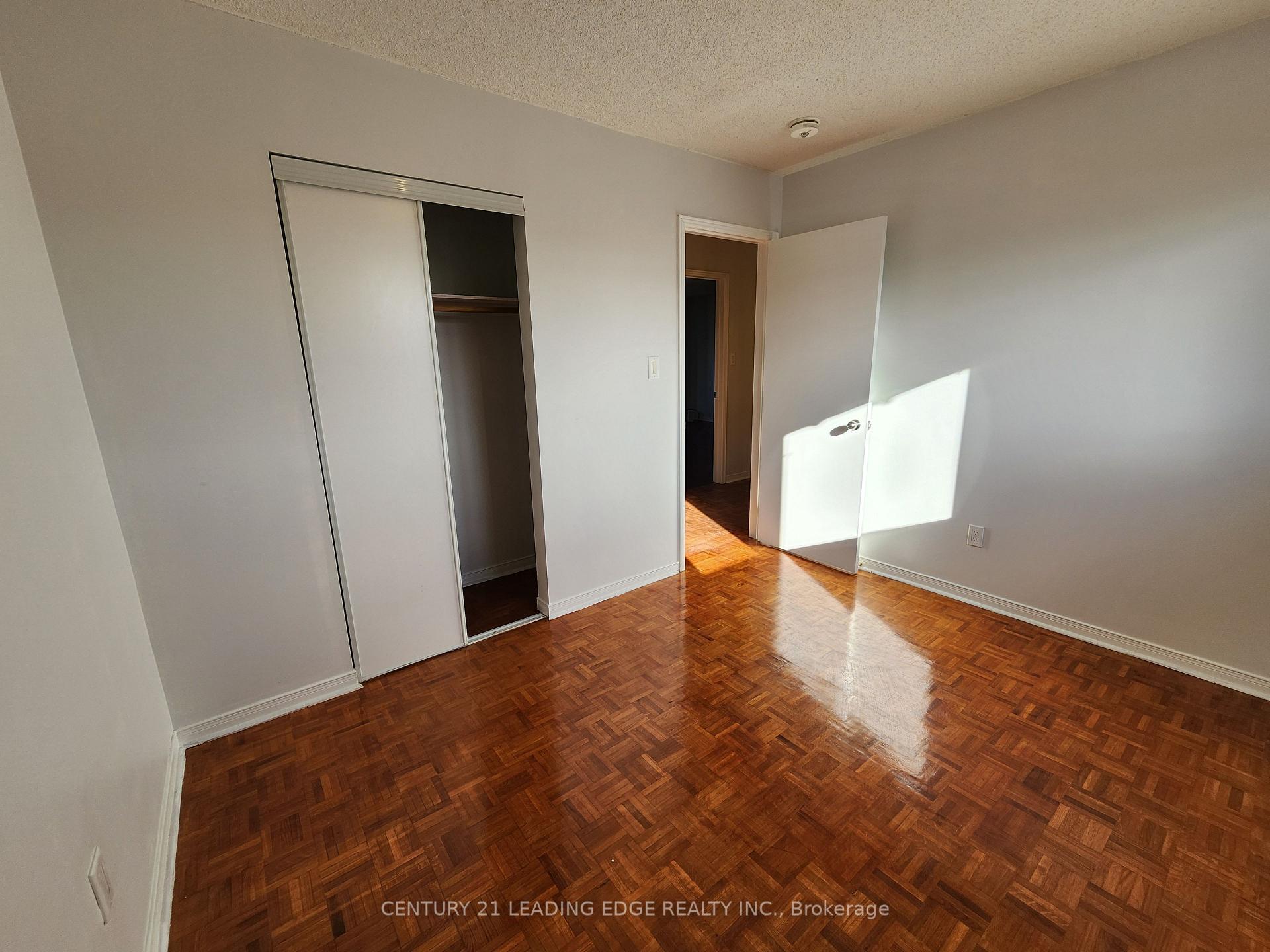 Photo 32 of 171 Ridgefield Crescent, Vaughan, Maple — HOMEH