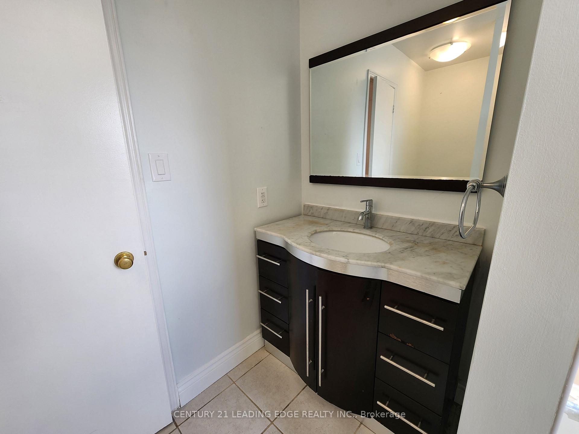 Photo 35 of 171 Ridgefield Crescent, Vaughan, Maple — HOMEH