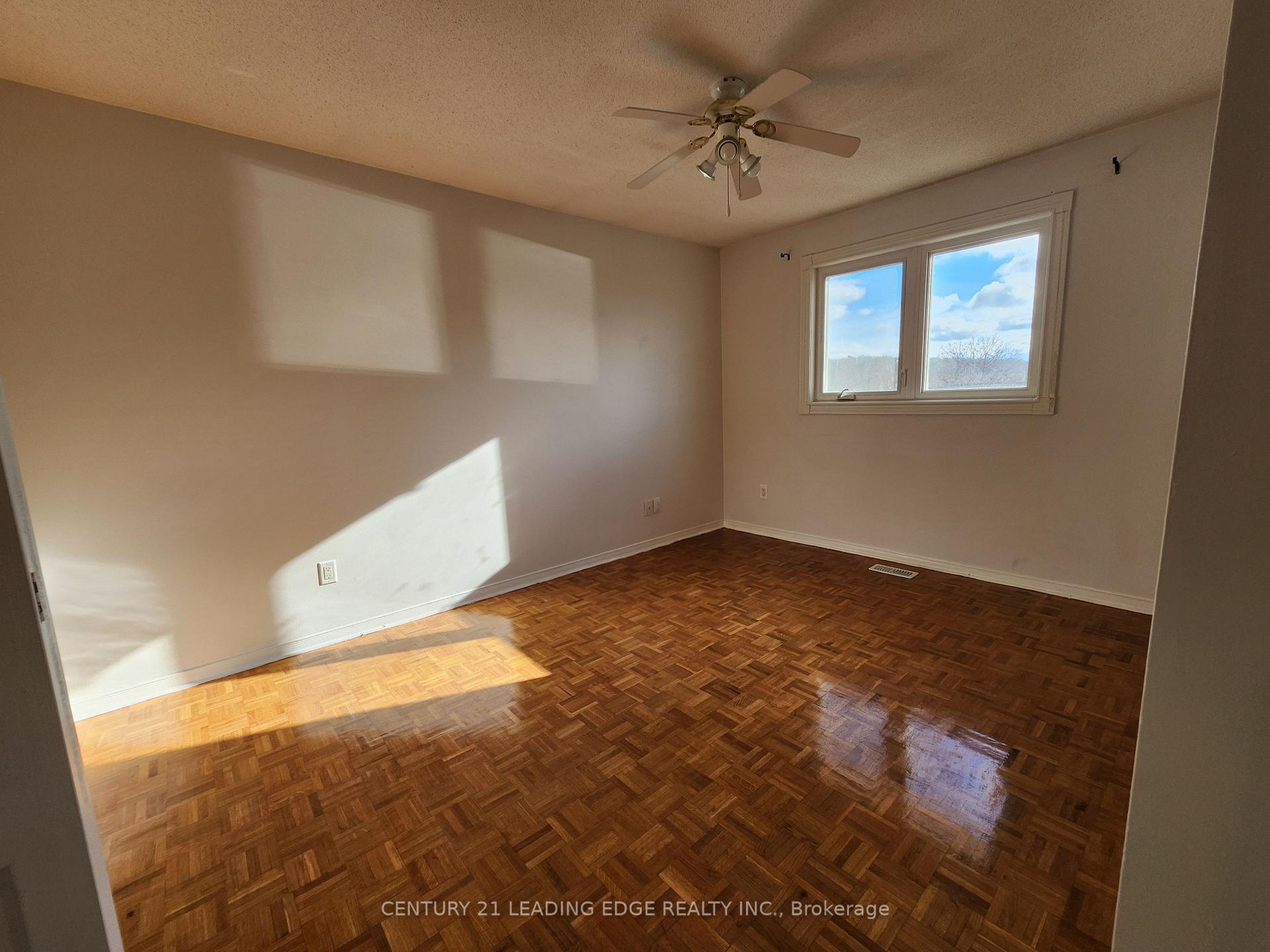 Photo 37 of 171 Ridgefield Crescent, Vaughan, Maple — HOMEH