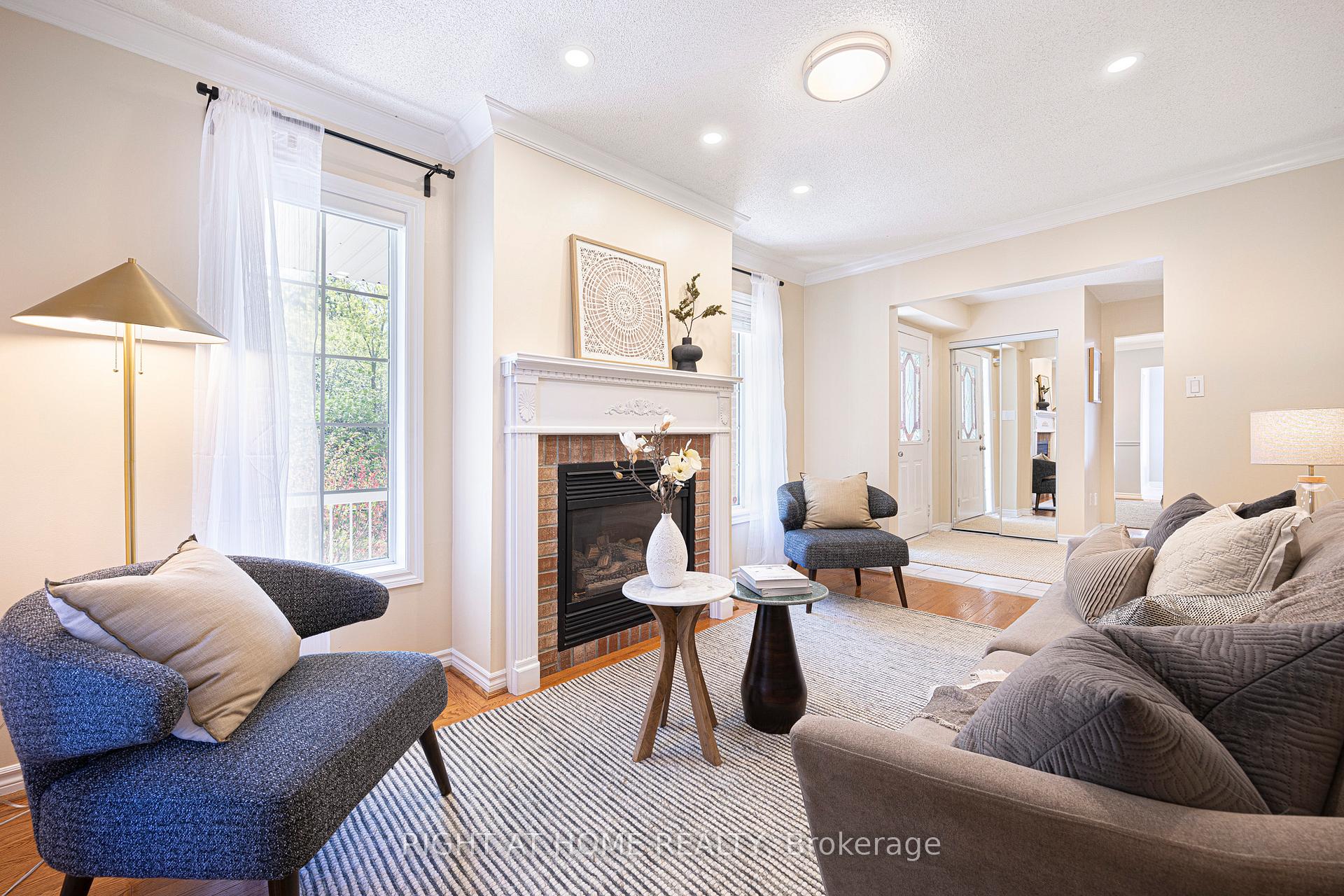 Photo 2 of 33 Threadgold Court, Whitby, Lynde Creek — HOMEH