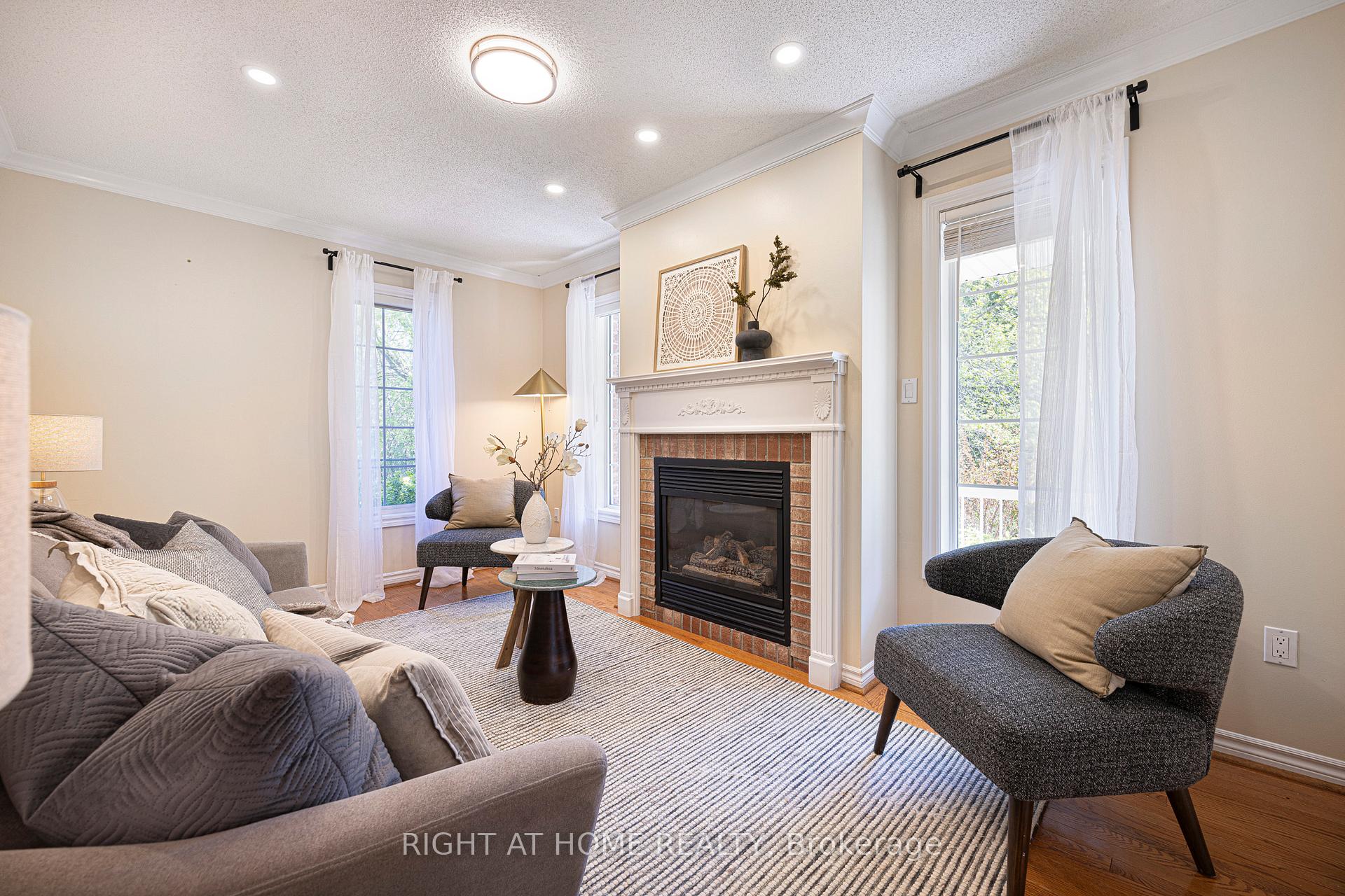 Photo 3 of 33 Threadgold Court, Whitby, Lynde Creek — HOMEH