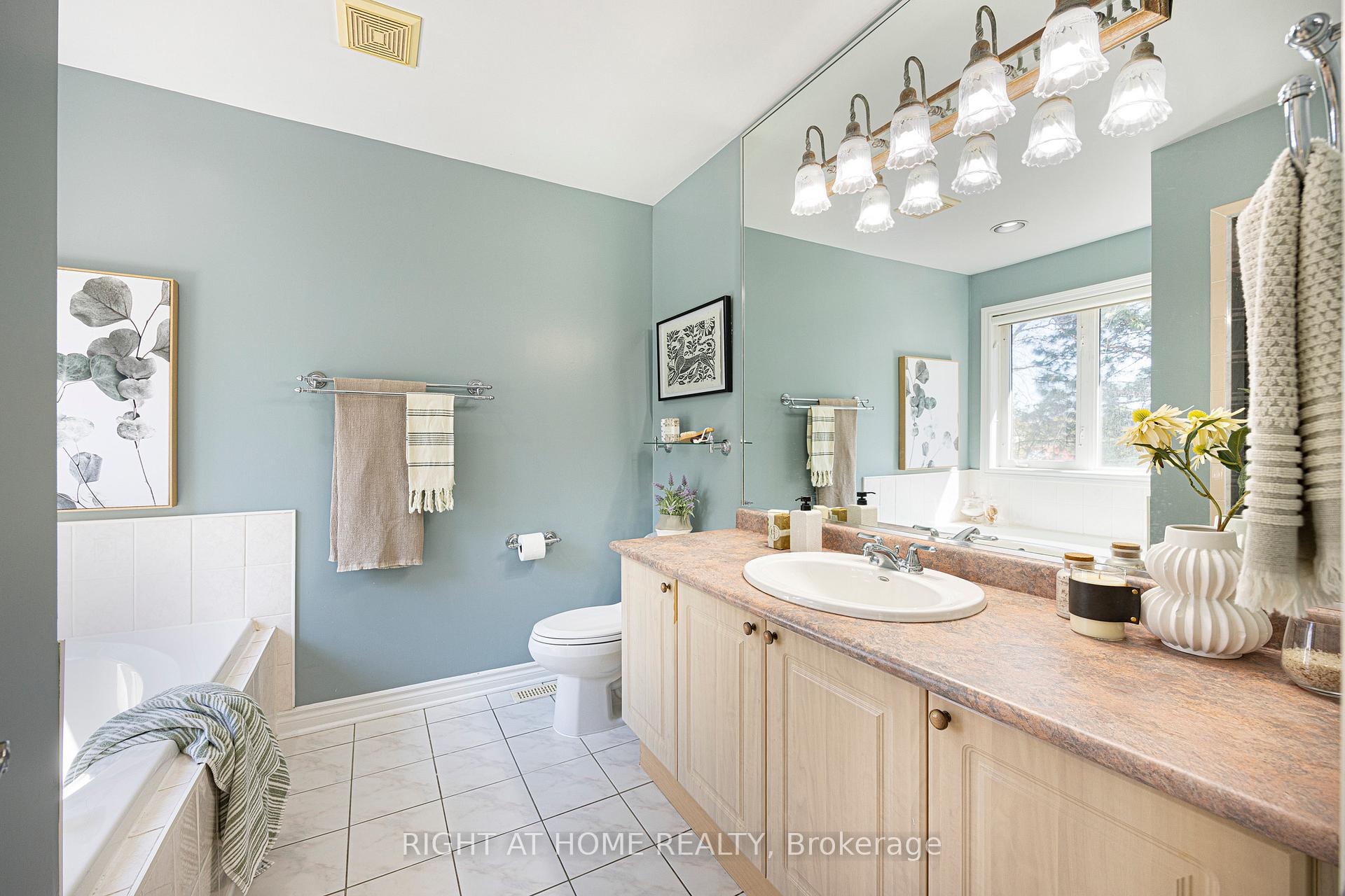 Photo 17 of 33 Threadgold Court, Whitby, Lynde Creek — HOMEH