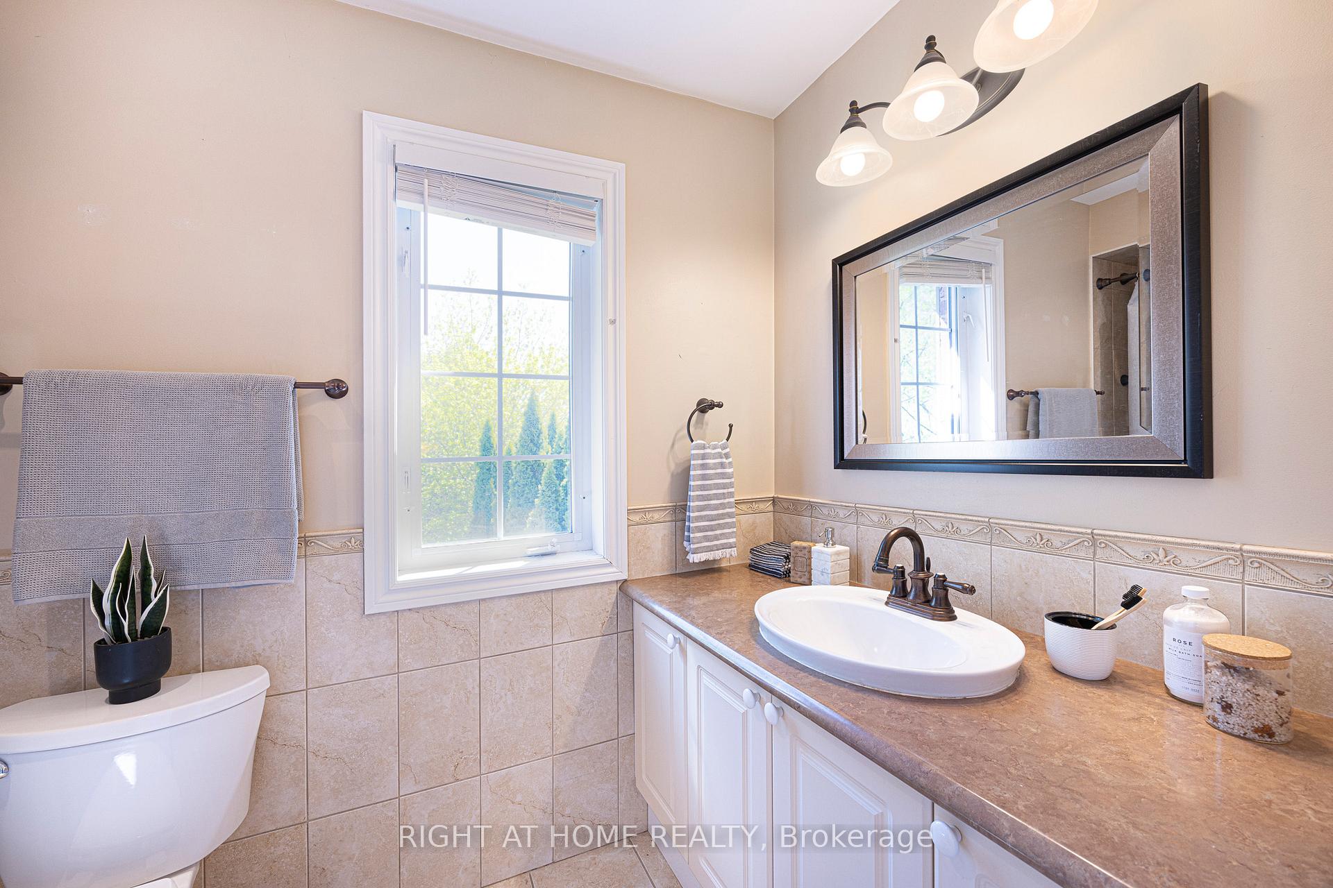 Photo 23 of 33 Threadgold Court, Whitby, Lynde Creek — HOMEH