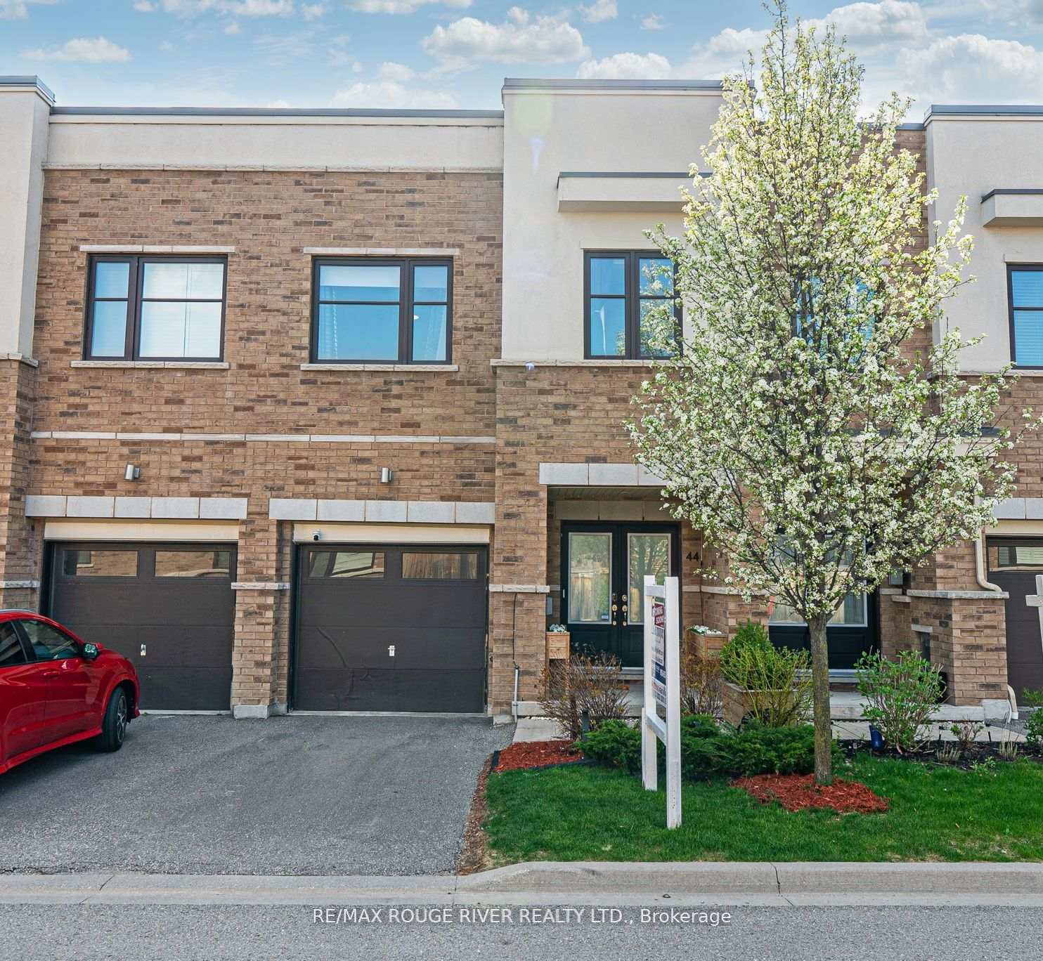 Photo 1 of 44 Jerseyville Way, Whitby, Downtown Whitby — HOMEH