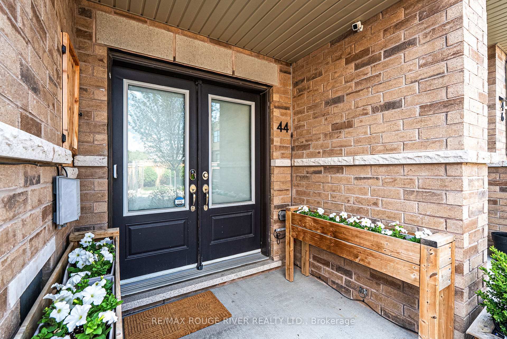 Photo 2 of 44 Jerseyville Way, Whitby, Downtown Whitby — HOMEH