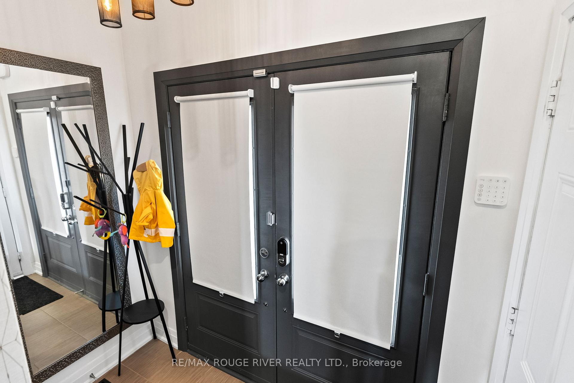 Photo 3 of 44 Jerseyville Way, Whitby, Downtown Whitby — HOMEH