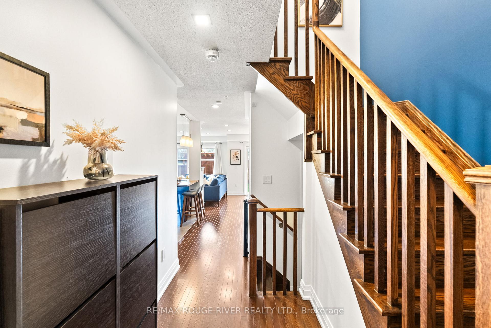 Photo 4 of 44 Jerseyville Way, Whitby, Downtown Whitby — HOMEH