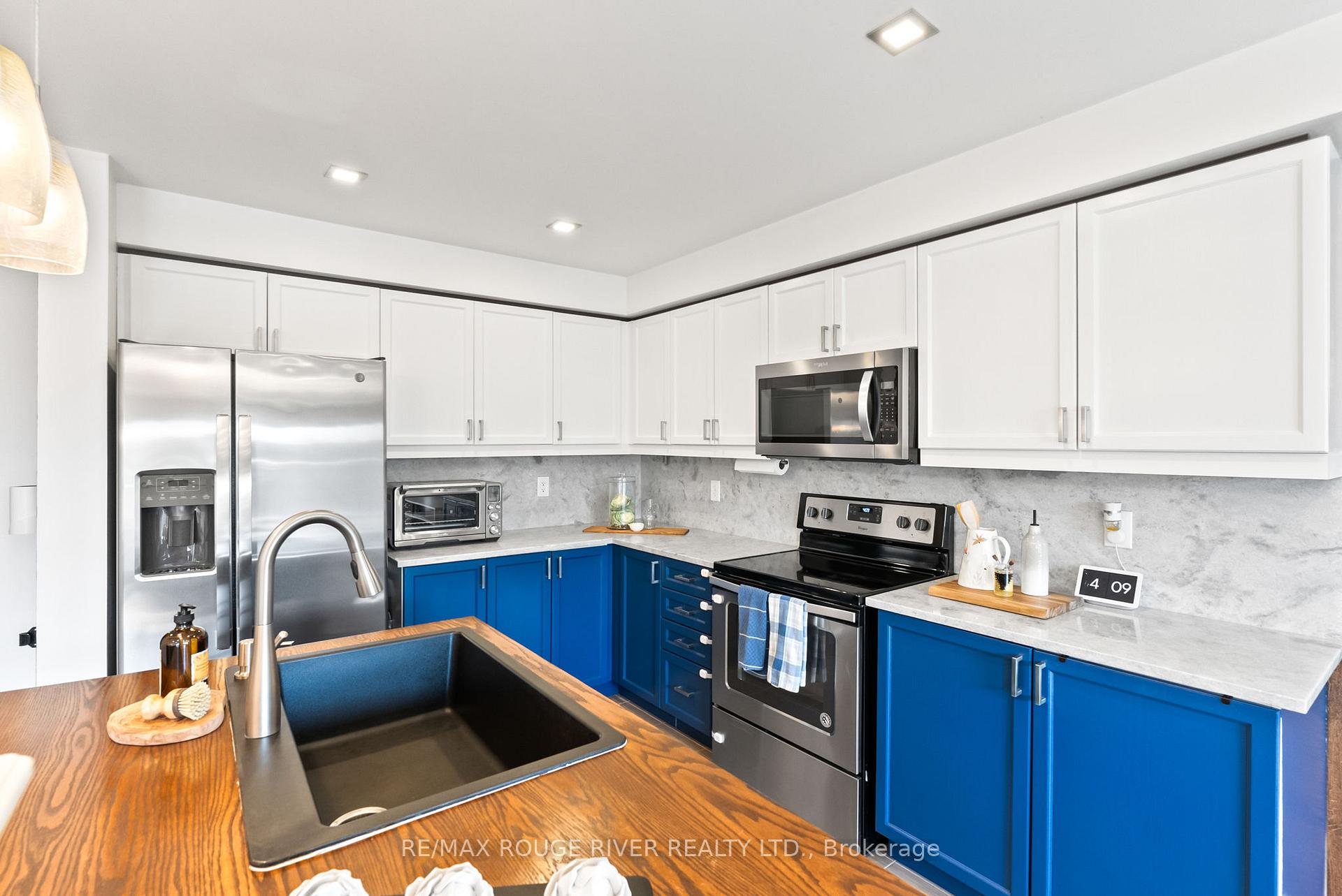 Photo 9 of 44 Jerseyville Way, Whitby, Downtown Whitby — HOMEH