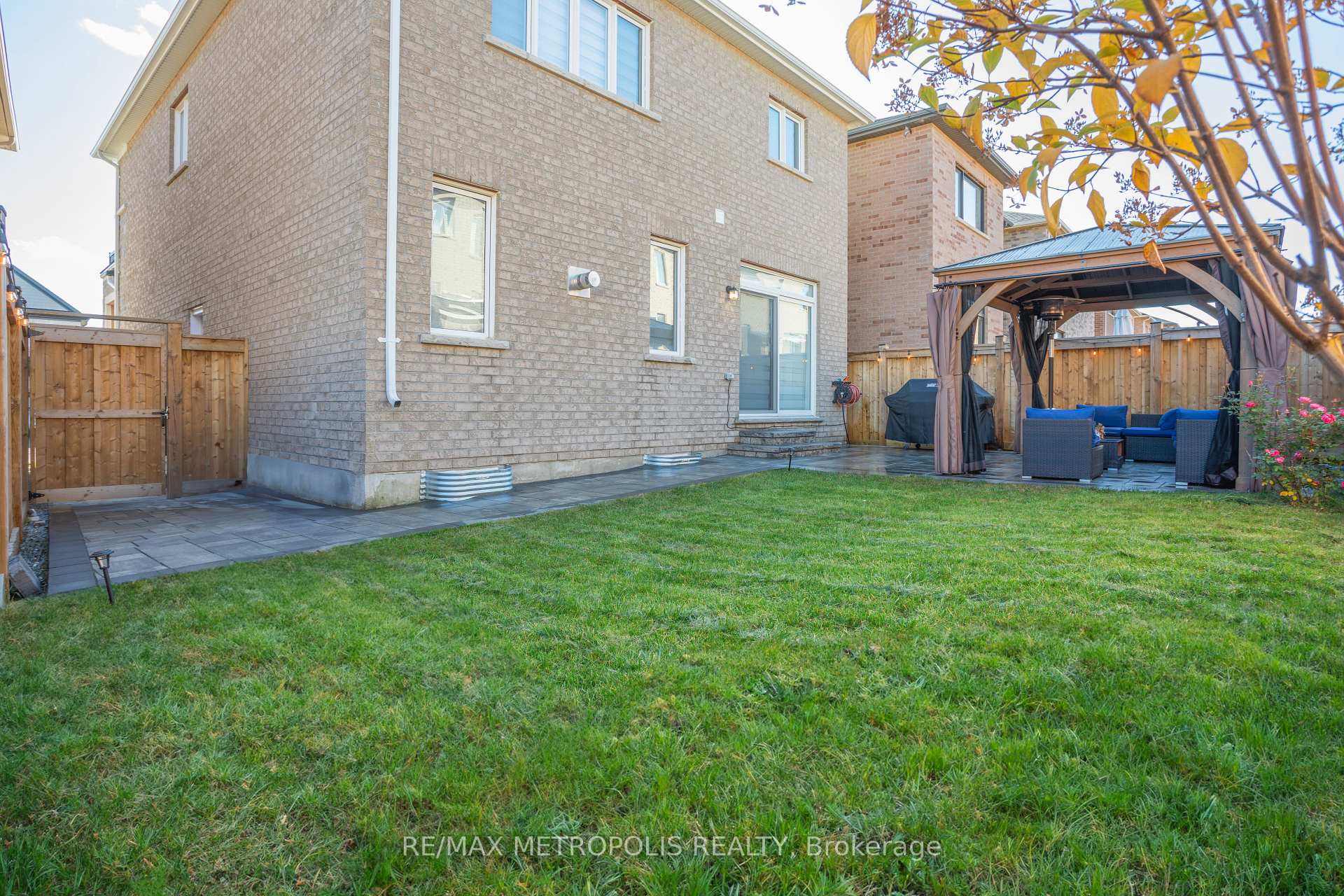 Photo 6 of 1084 Orenda Street, Pickering, Rural Pickering — HOMEH