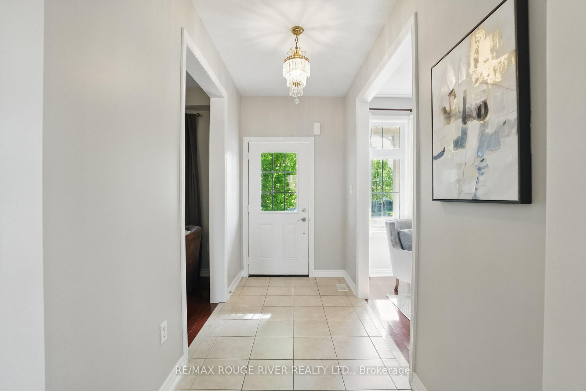 Photo 2 of 5 Bellhouse Place, Whitby, Brooklin — HOMEH