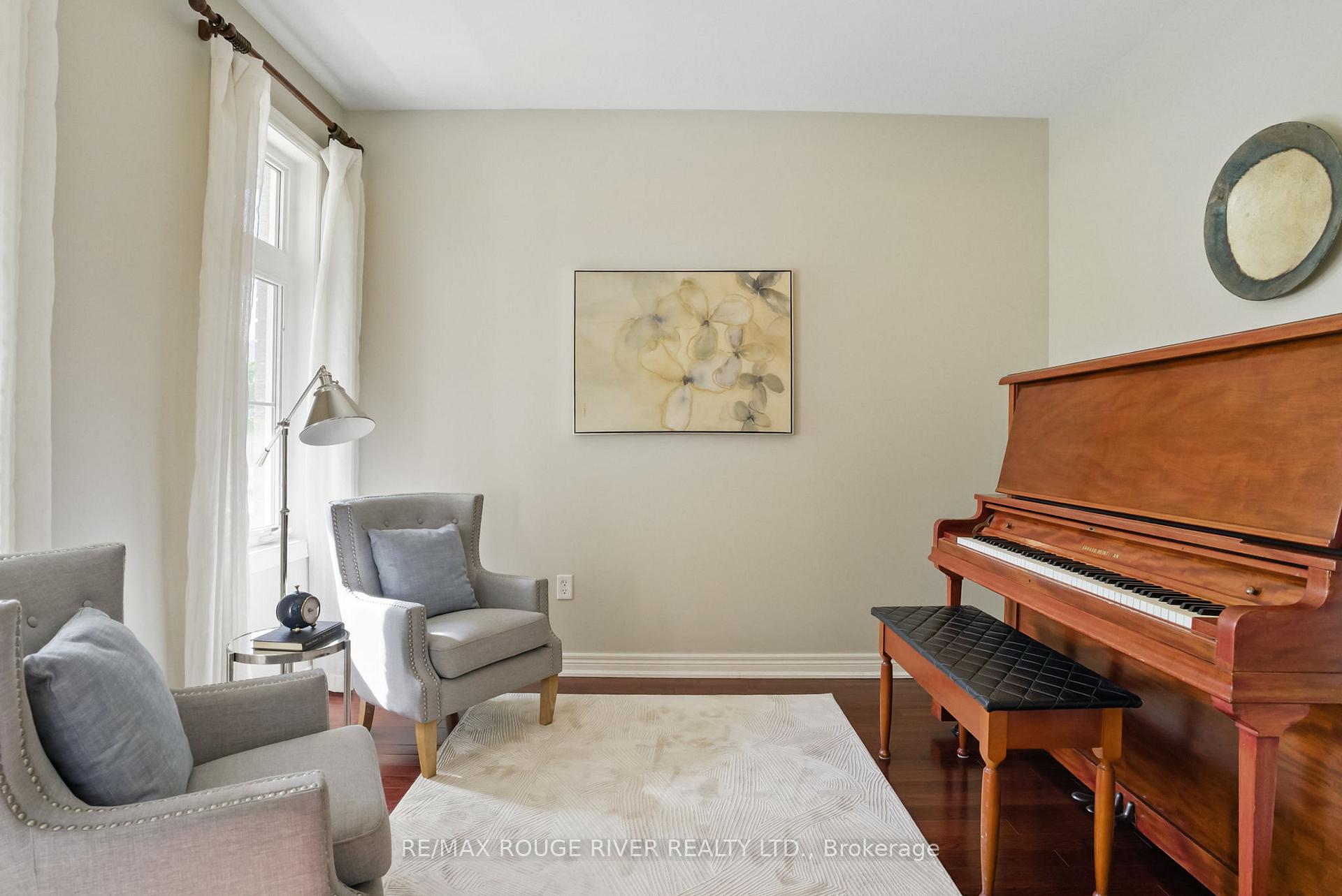 Photo 3 of 5 Bellhouse Place, Whitby, Brooklin — HOMEH