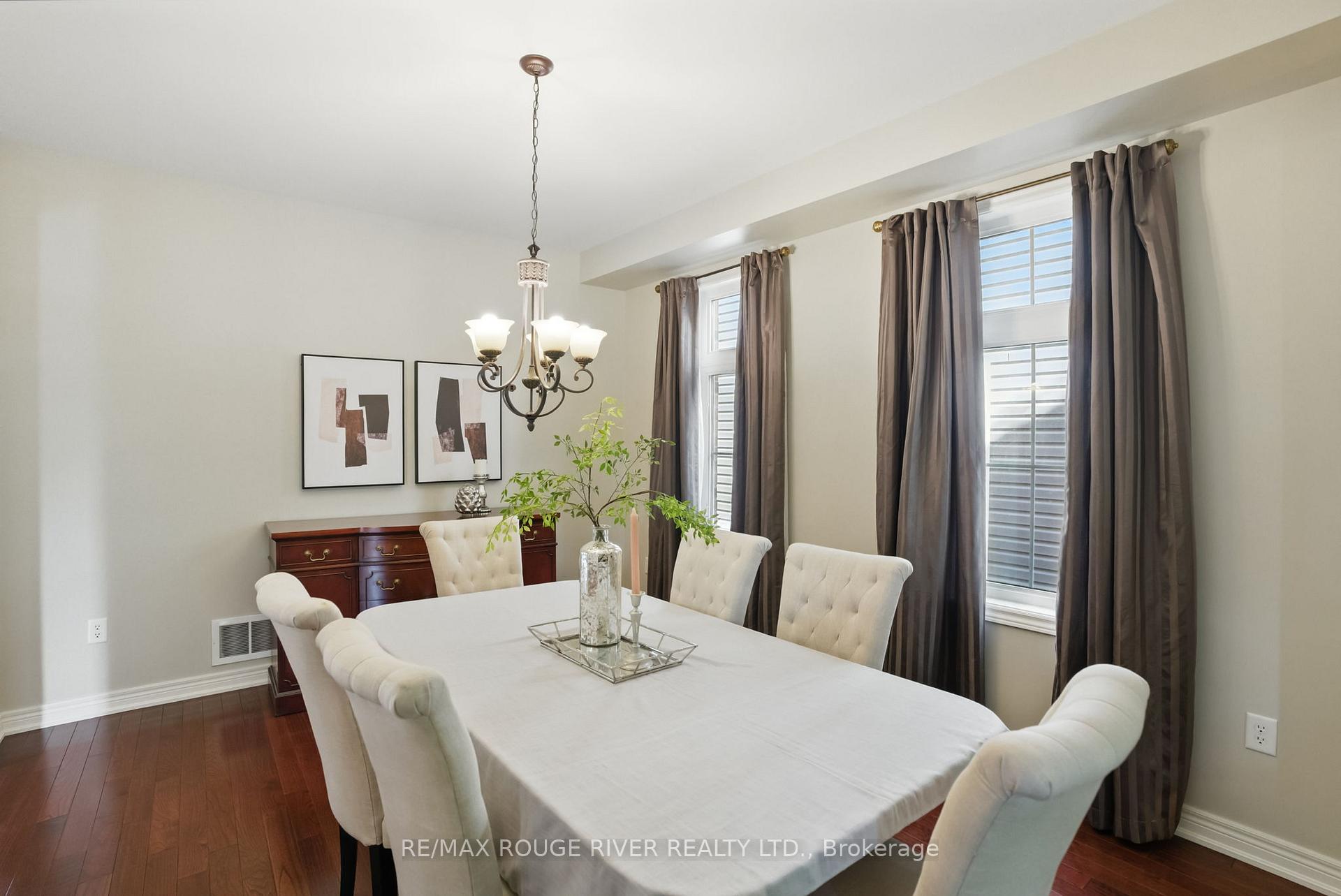 Photo 7 of 5 Bellhouse Place, Whitby, Brooklin — HOMEH