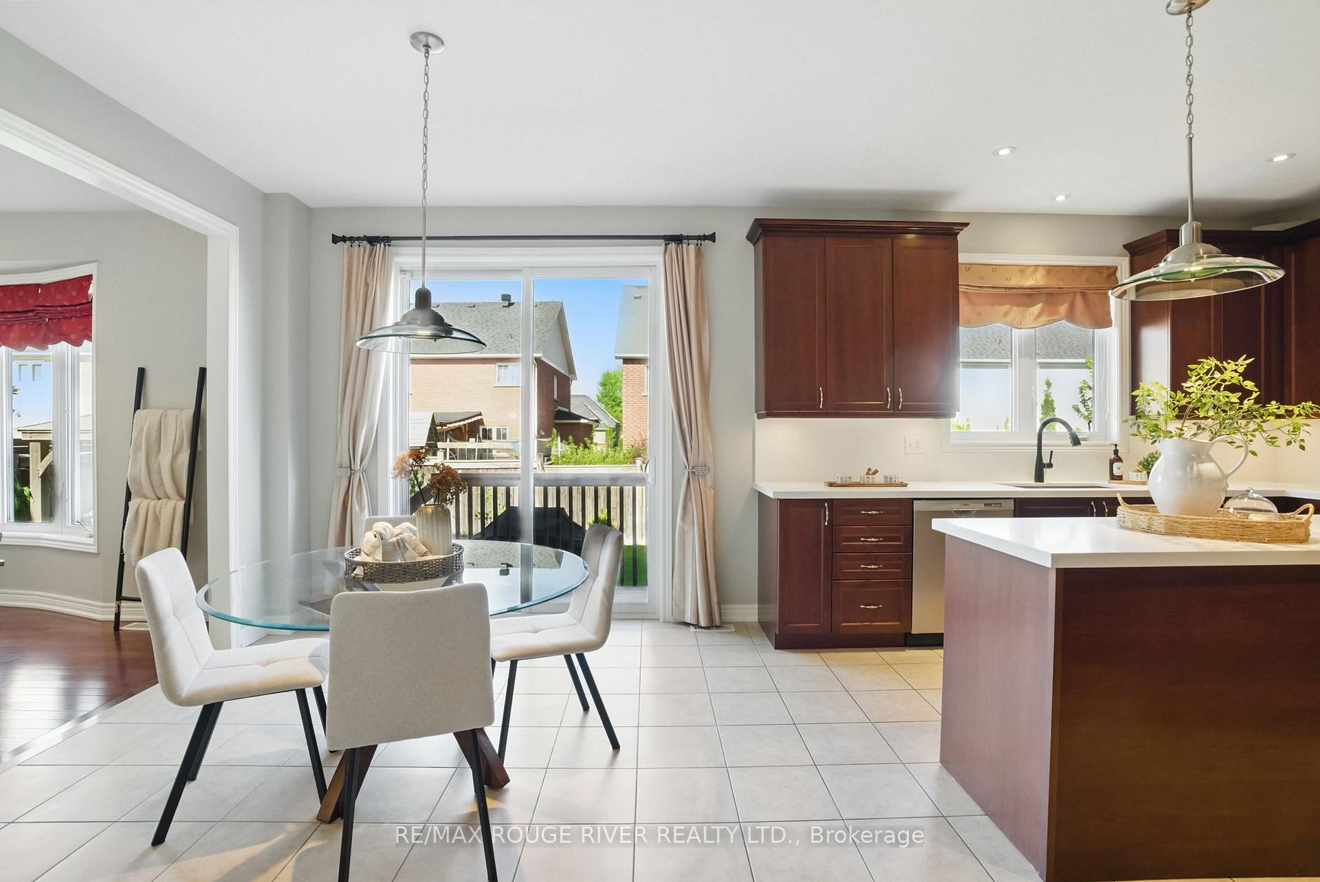 Photo 9 of 5 Bellhouse Place, Whitby, Brooklin — HOMEH