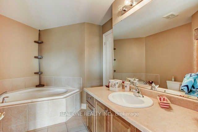 Photo 17 of 315 Flamingo Road, Vaughan, Uplands — HOMEH