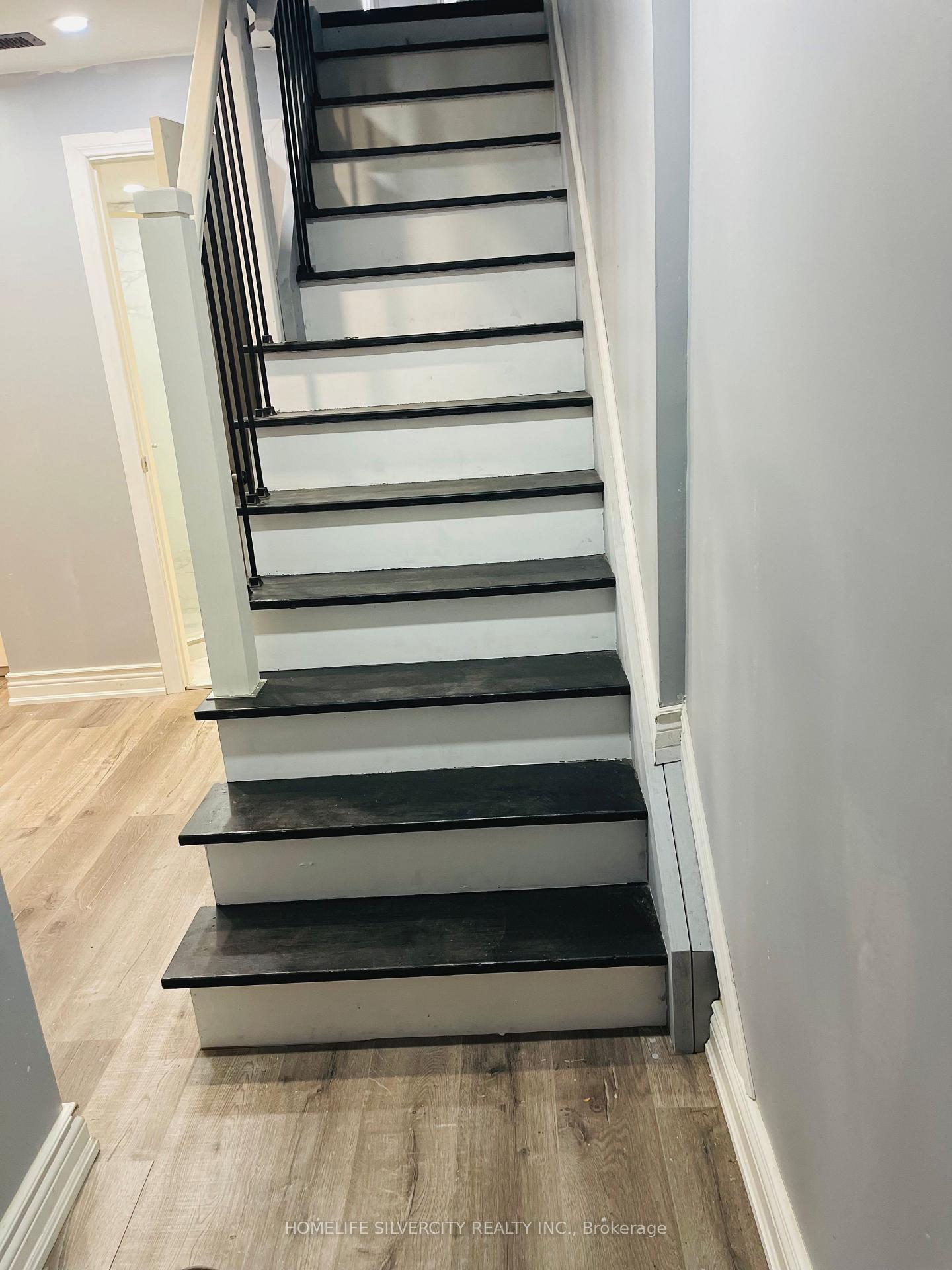Photo 3 of Unit 9, 10 Porter Avenue W, Vaughan, West Woodbridge — HOMEH