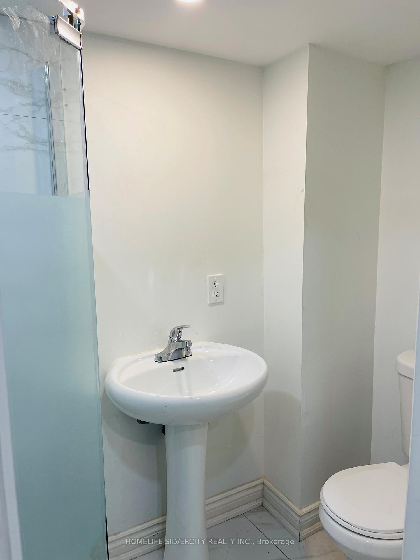 Photo 4 of Unit 9, 10 Porter Avenue W, Vaughan, West Woodbridge — HOMEH