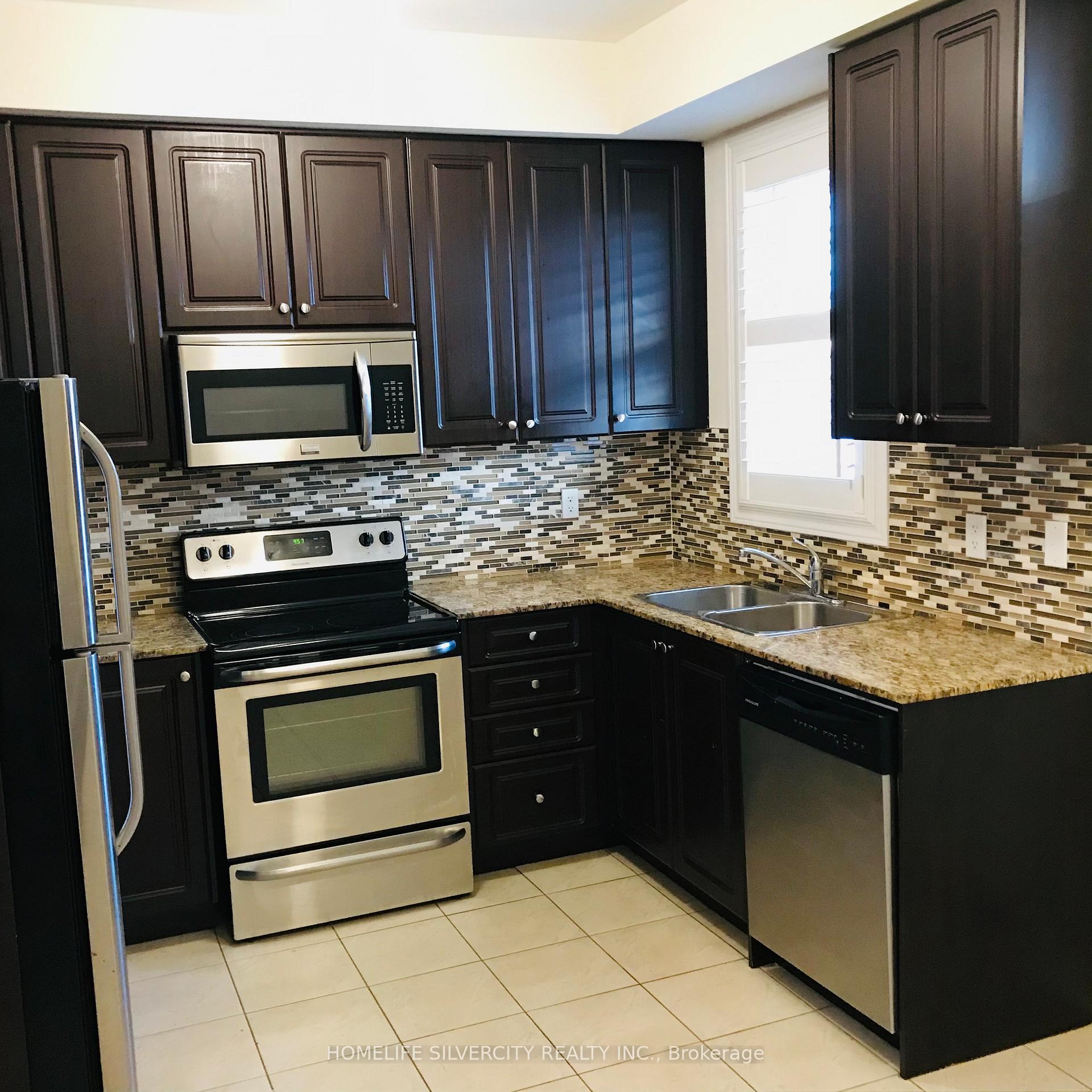 Photo 5 of Unit 9, 10 Porter Avenue W, Vaughan, West Woodbridge — HOMEH