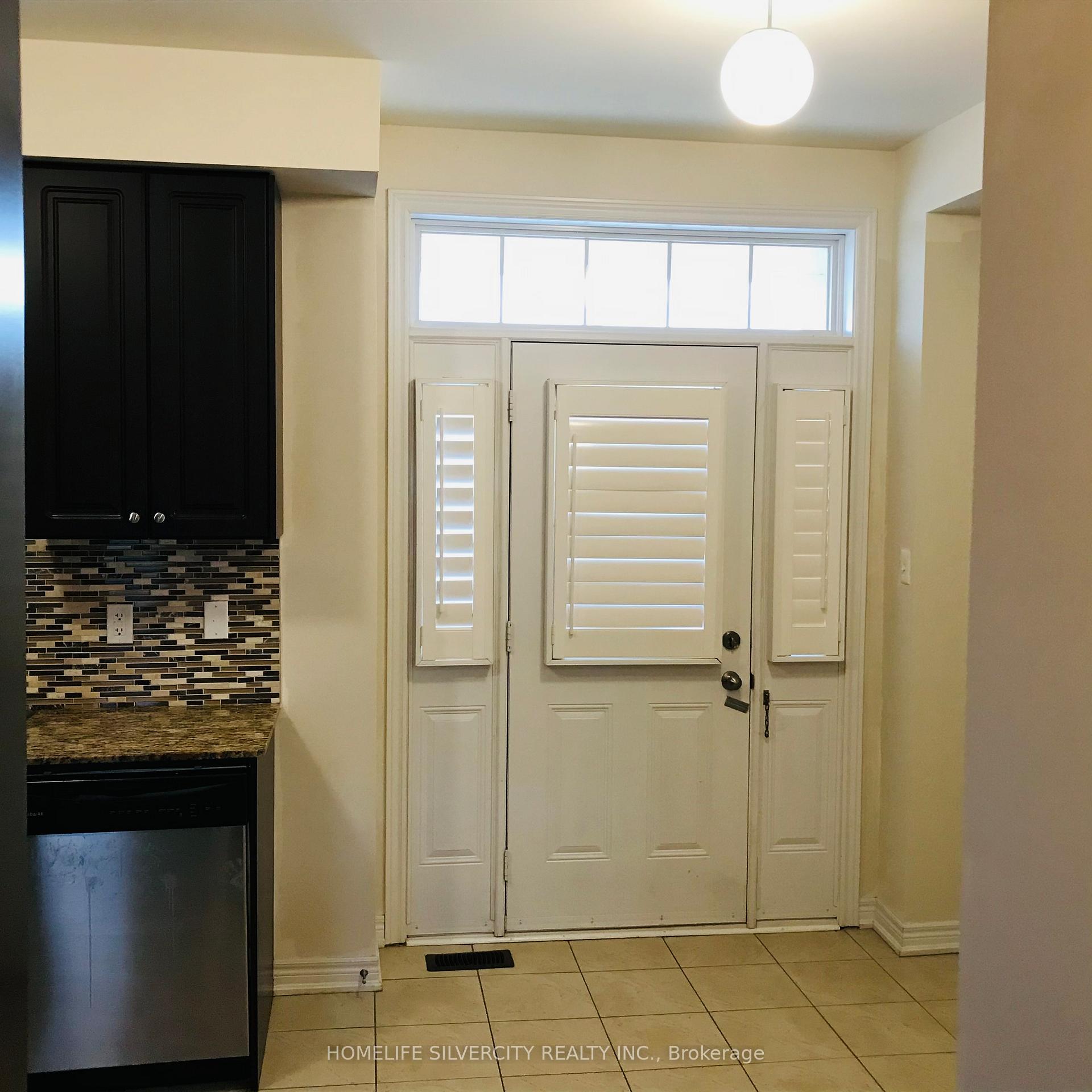 Photo 6 of Unit 9, 10 Porter Avenue W, Vaughan, West Woodbridge — HOMEH