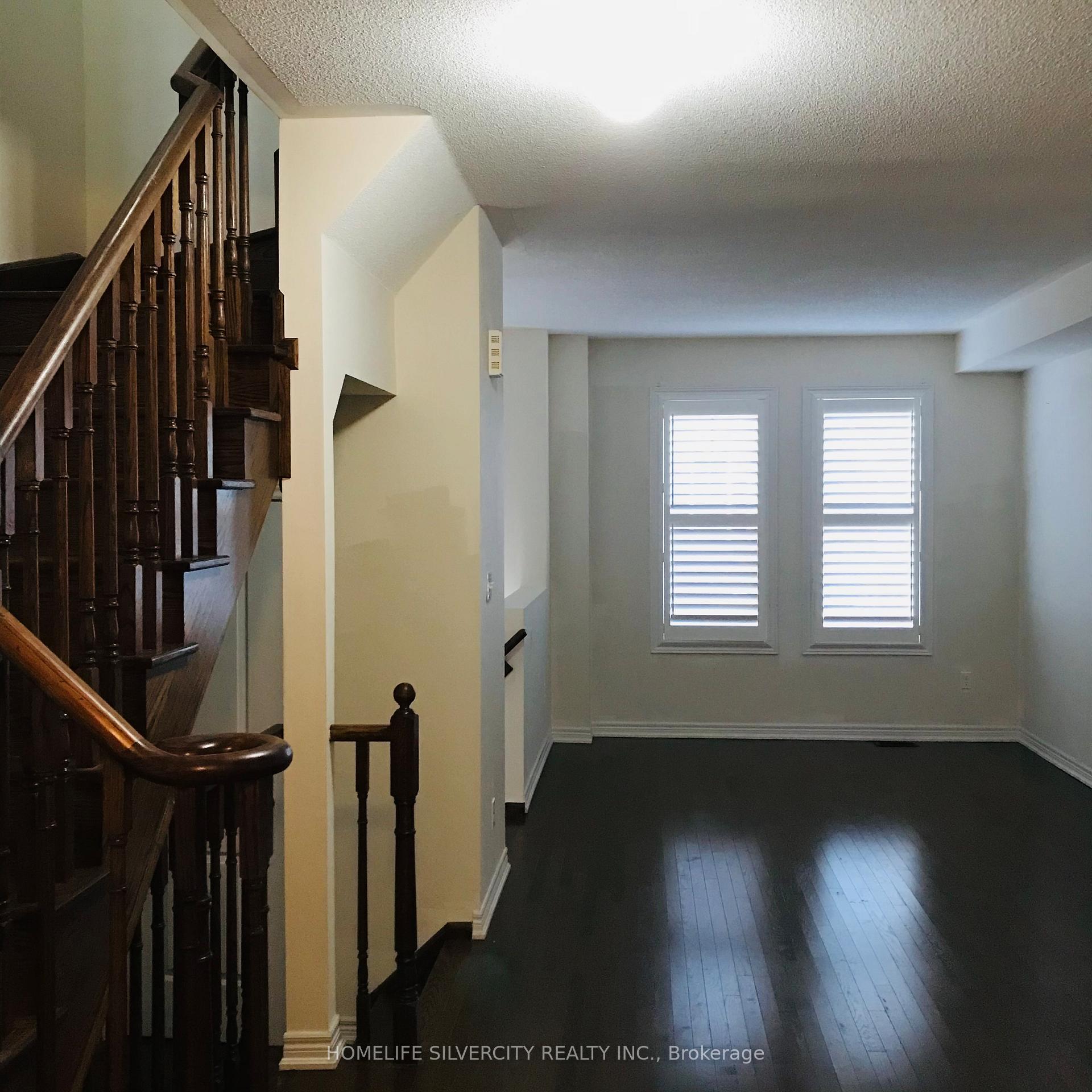 Photo 8 of Unit 9, 10 Porter Avenue W, Vaughan, West Woodbridge — HOMEH