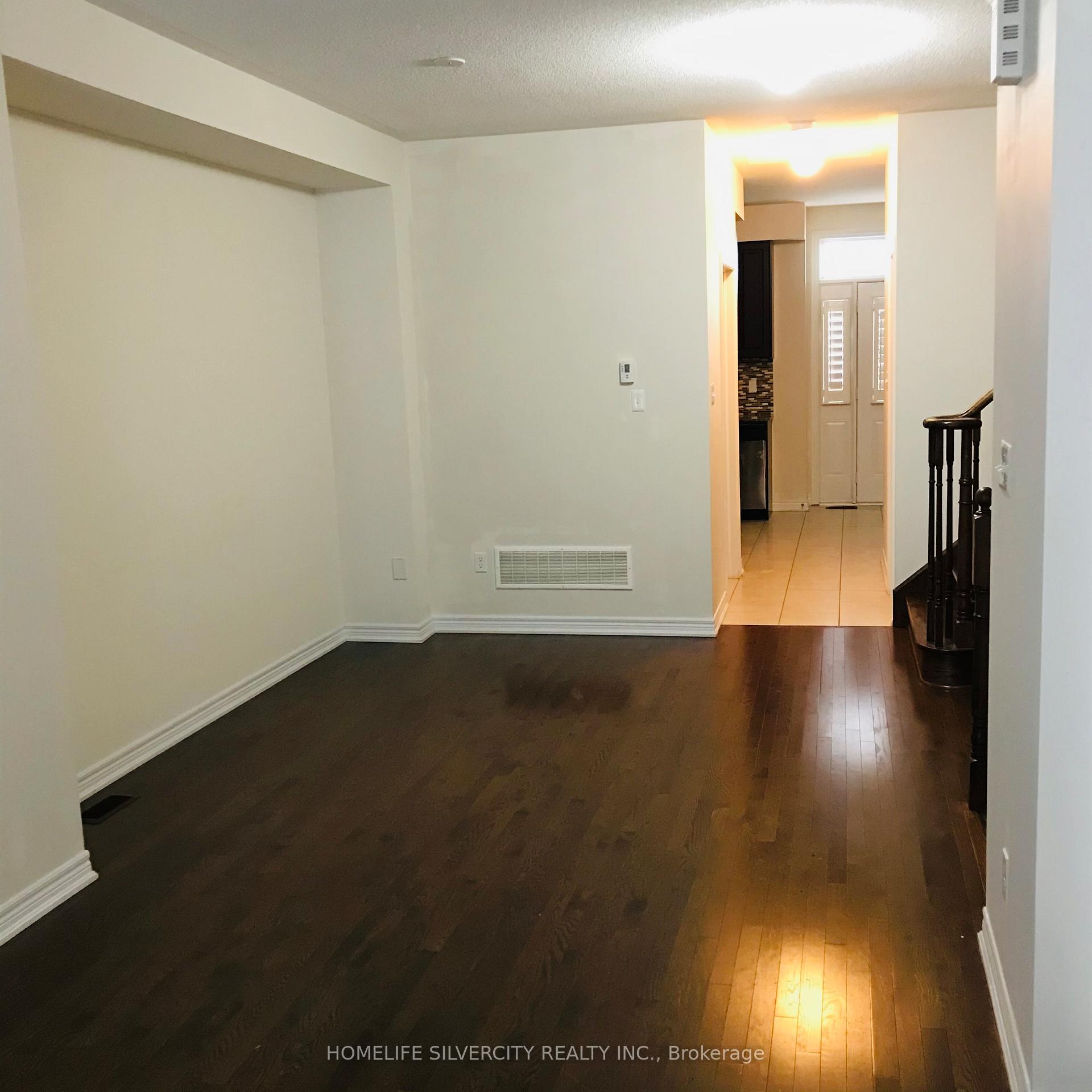 Photo 10 of Unit 9, 10 Porter Avenue W, Vaughan, West Woodbridge — HOMEH