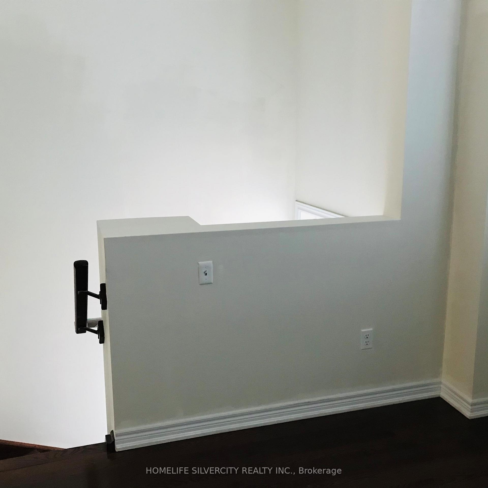 Photo 11 of Unit 9, 10 Porter Avenue W, Vaughan, West Woodbridge — HOMEH