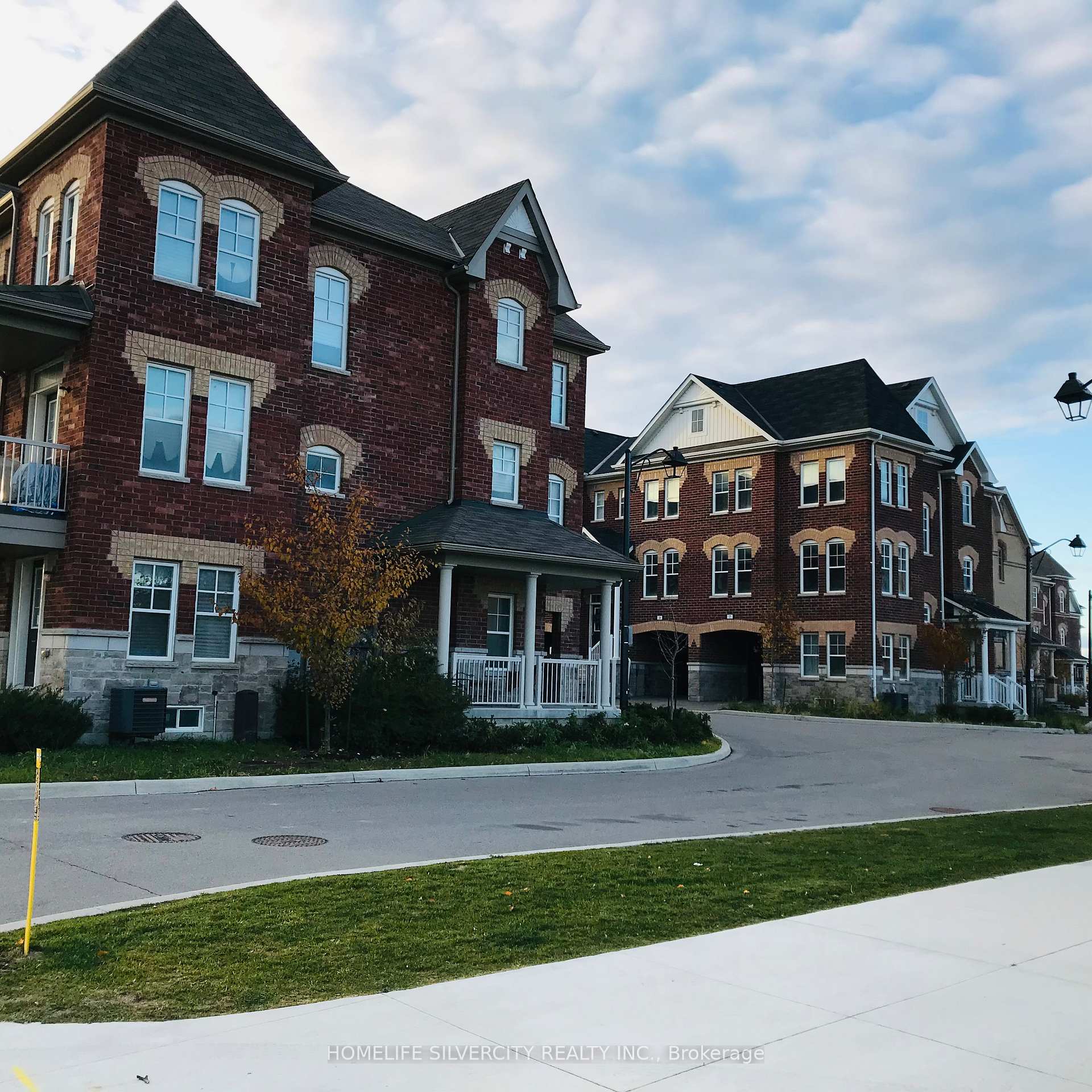 Photo 15 of Unit 9, 10 Porter Avenue W, Vaughan, West Woodbridge — HOMEH