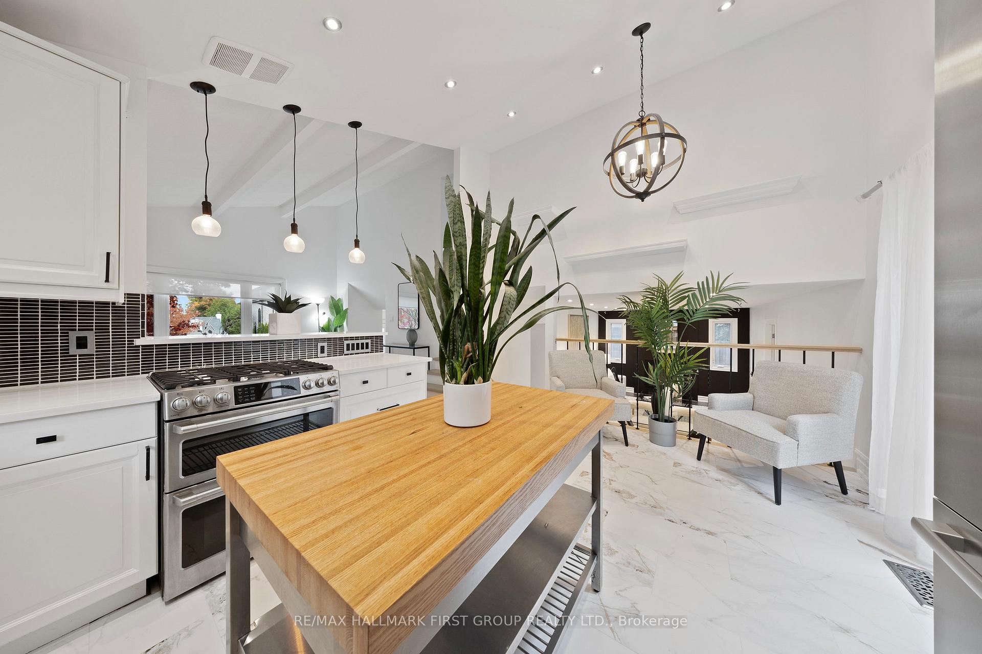 Photo 8 of 1760 Spruce Hill Road, Pickering, Dunbarton — HOMEH
