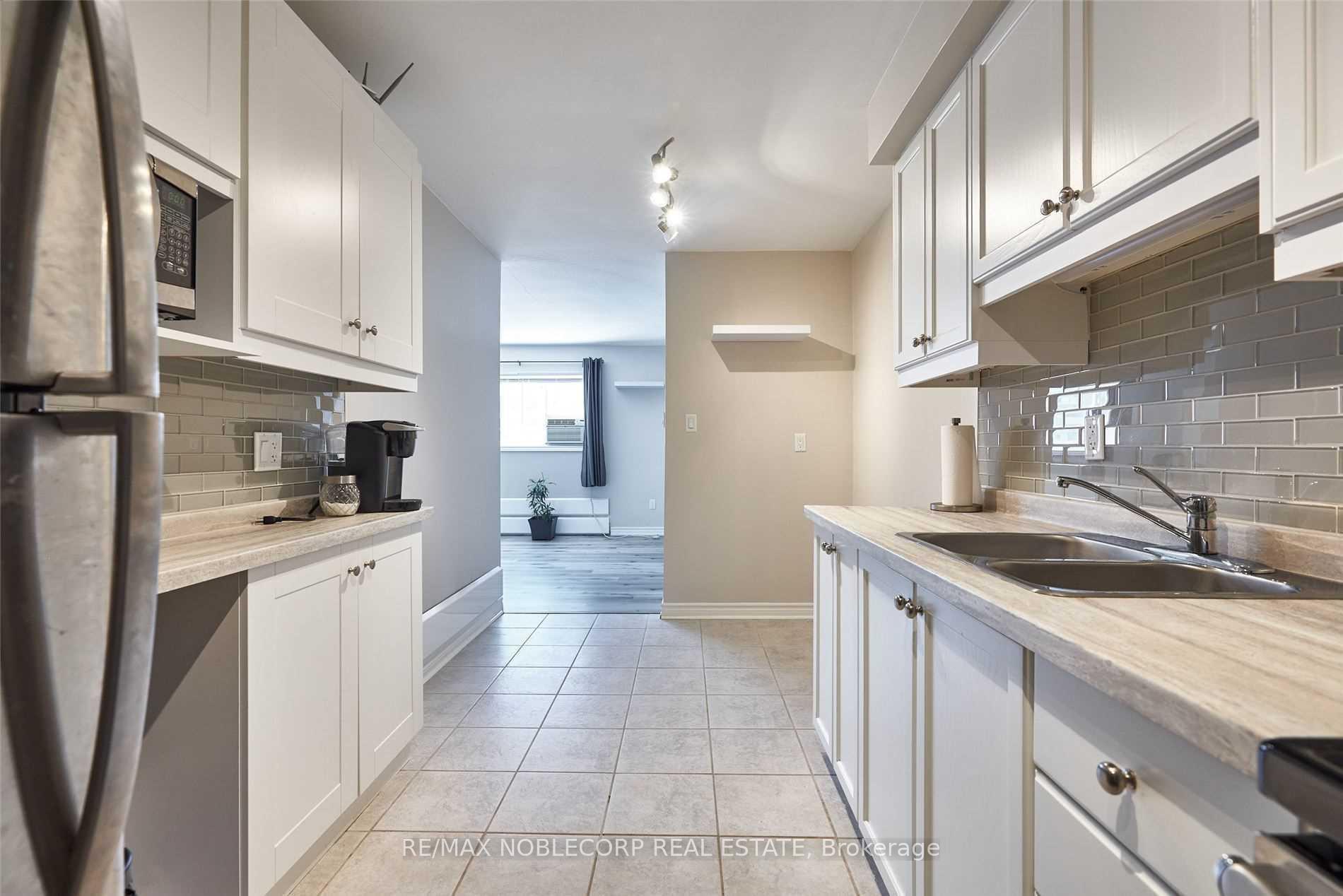 Photo 4 of Unit 6, 362 Elgin Court, Oshawa, McLaughlin — HOMEH