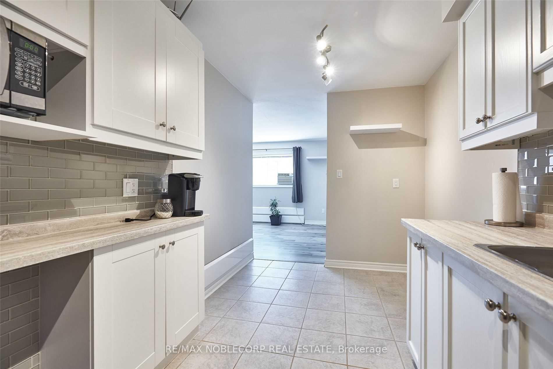 Photo 5 of Unit 6, 362 Elgin Court, Oshawa, McLaughlin — HOMEH