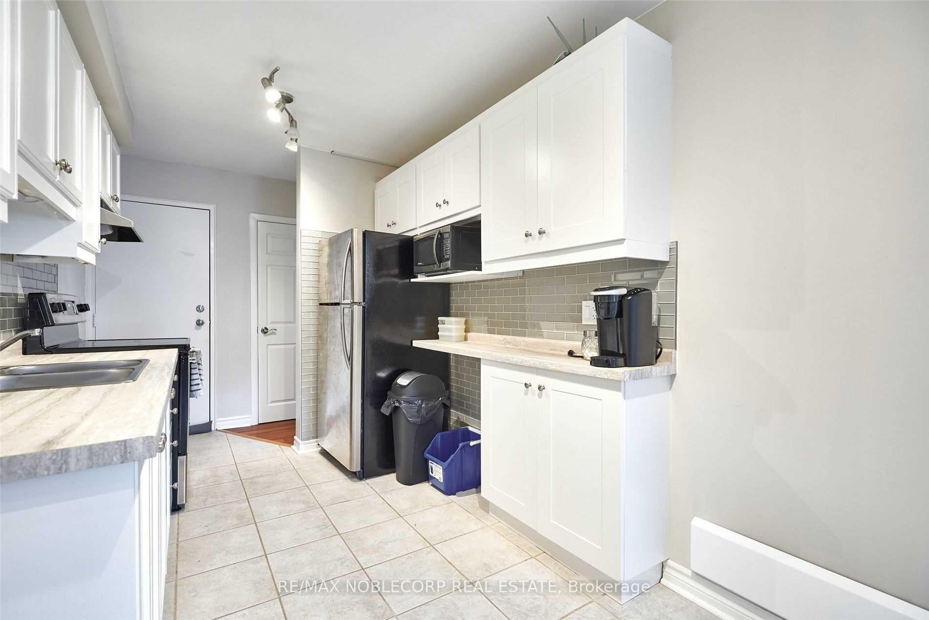 Photo 7 of Unit 6, 362 Elgin Court, Oshawa, McLaughlin — HOMEH