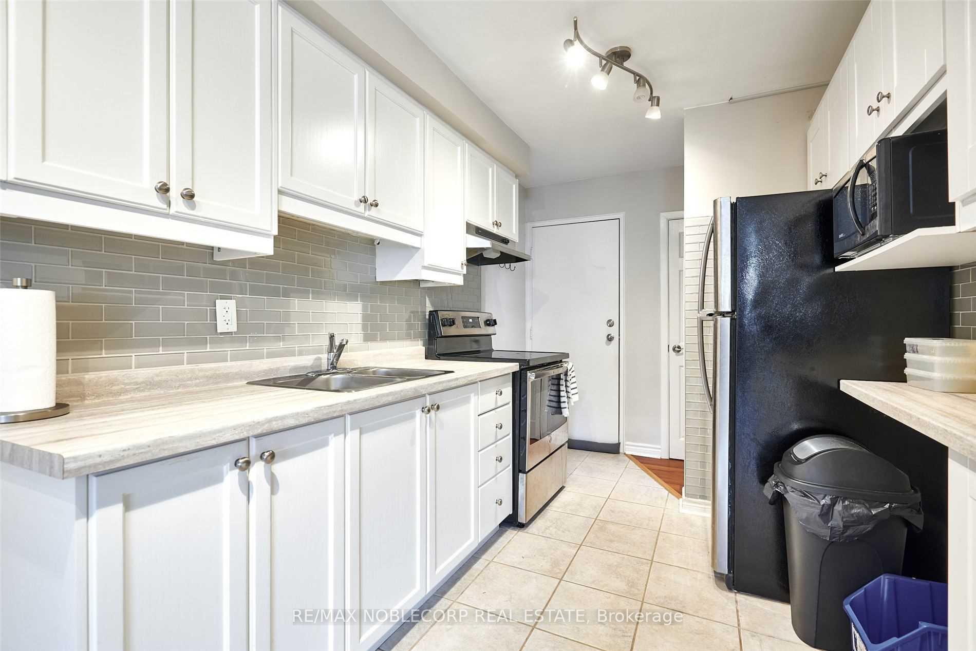 Photo 8 of Unit 6, 362 Elgin Court, Oshawa, McLaughlin — HOMEH