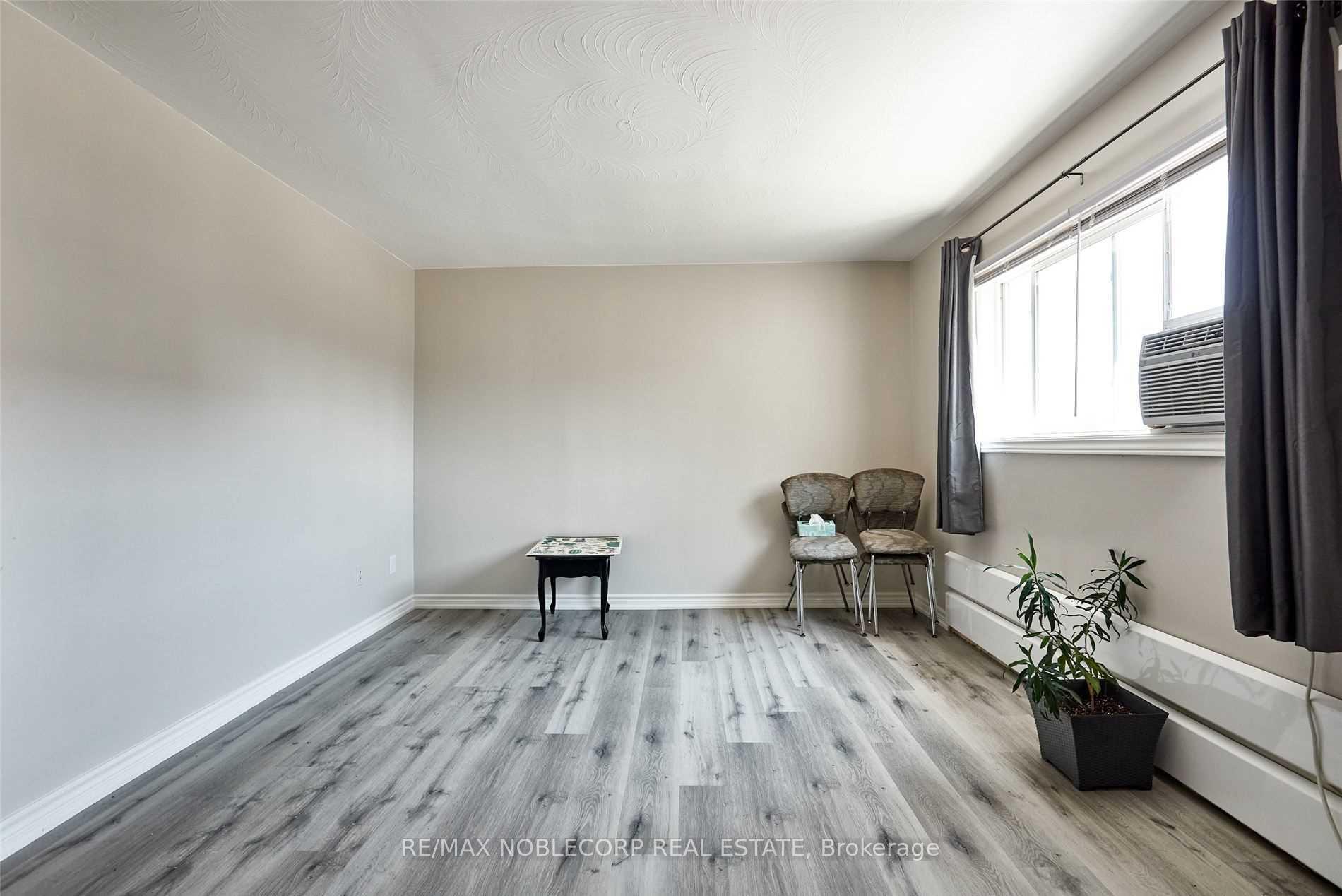 Photo 10 of Unit 6, 362 Elgin Court, Oshawa, McLaughlin — HOMEH