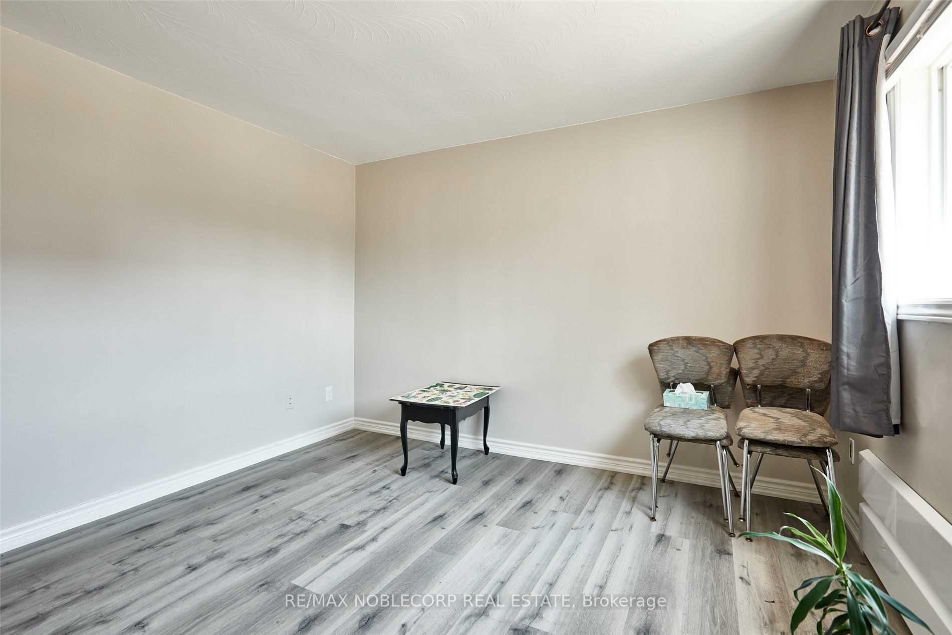 Photo 11 of Unit 6, 362 Elgin Court, Oshawa, McLaughlin — HOMEH