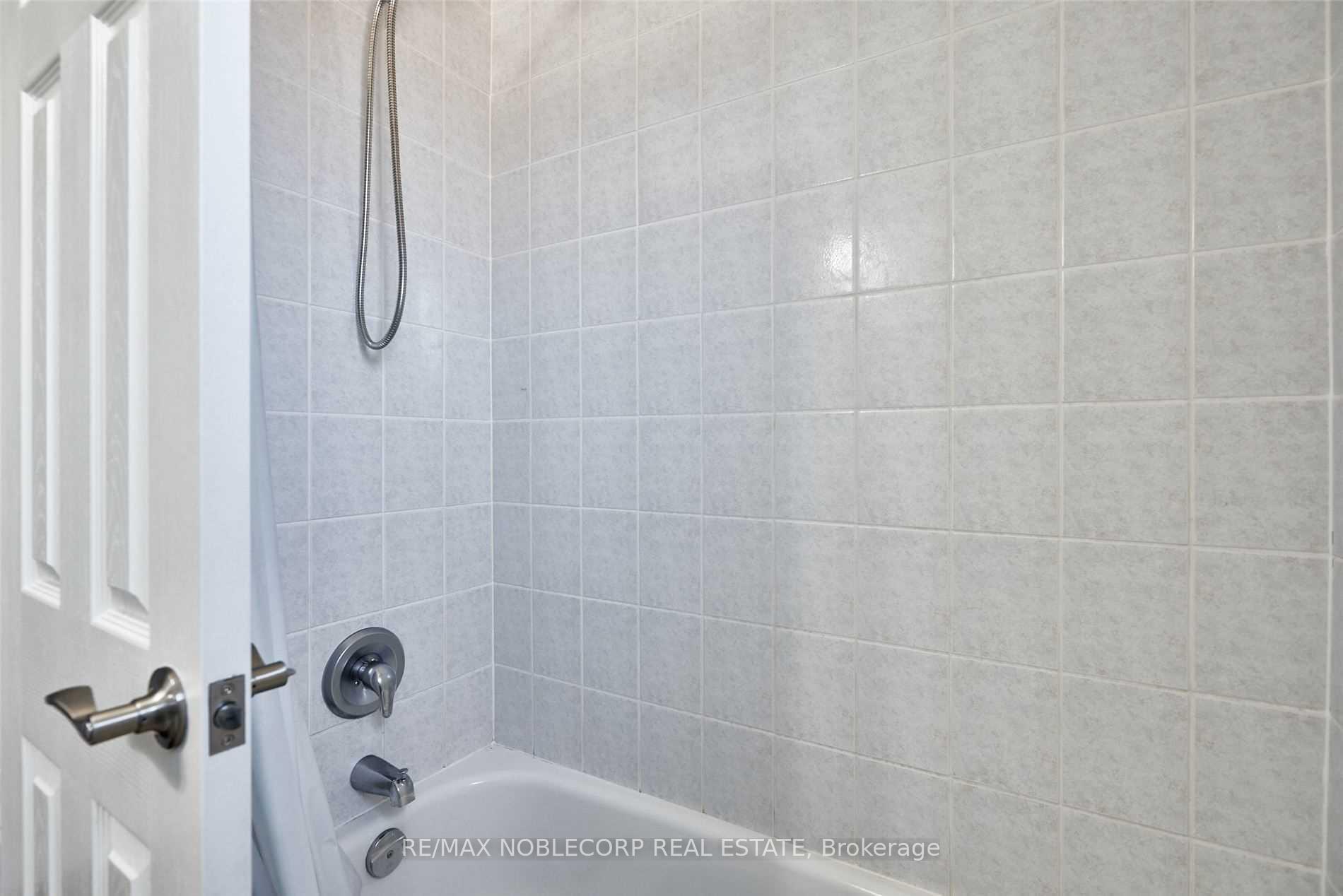 Photo 17 of Unit 6, 362 Elgin Court, Oshawa, McLaughlin — HOMEH