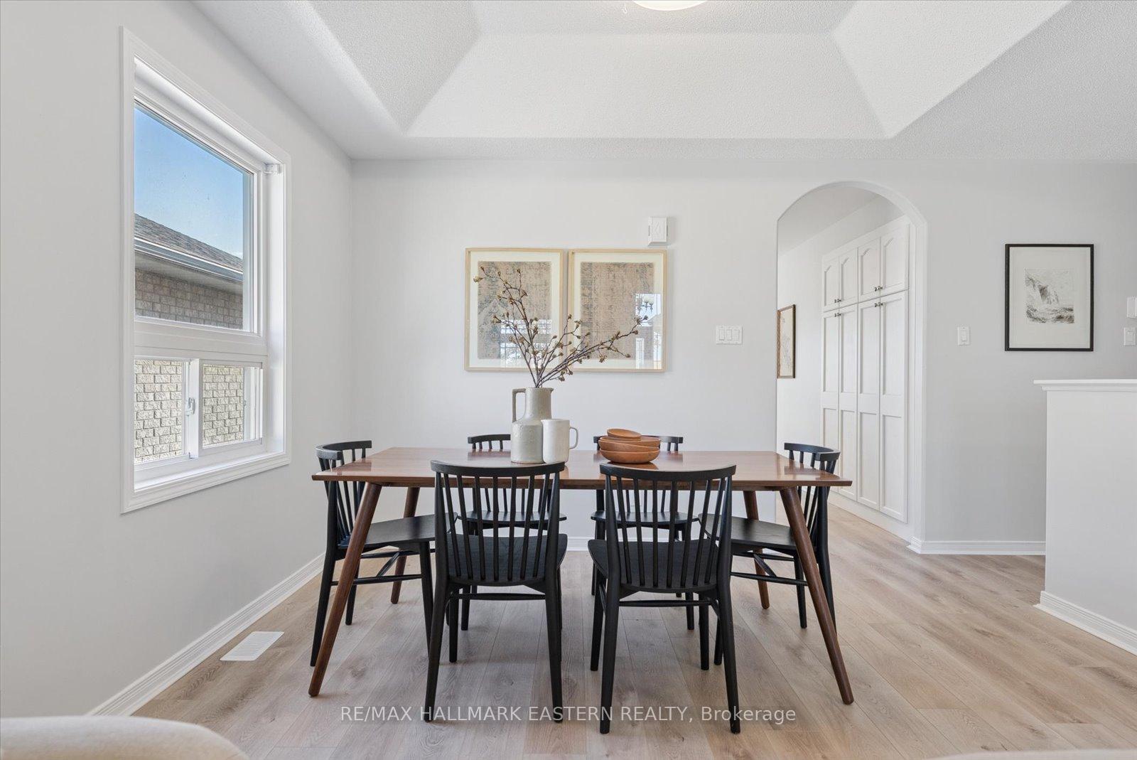 Photo 10 of 2431 Marsdale Drive, Peterborough, Ashburnham Ward 4 — HOMEH