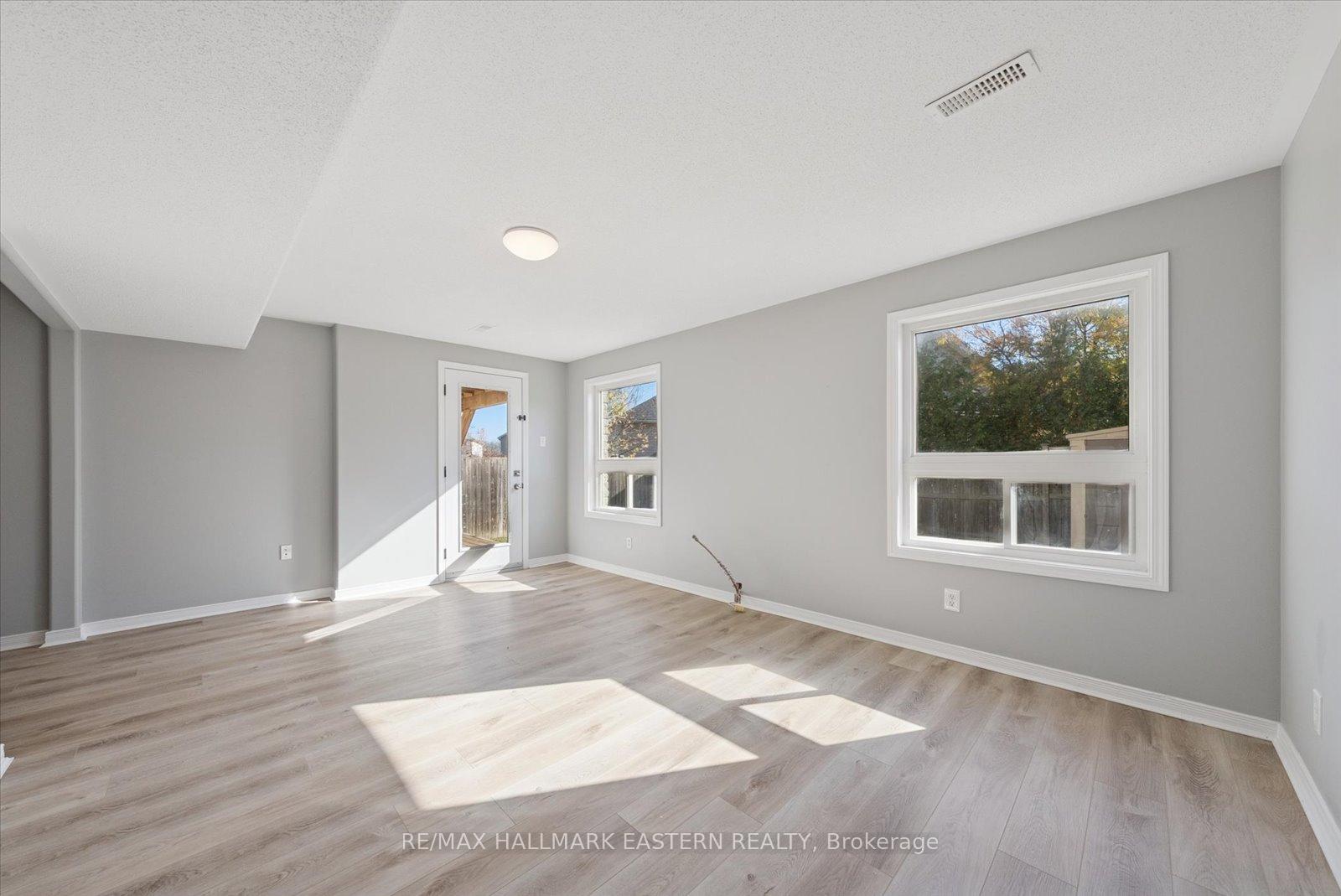 Photo 34 of 2431 Marsdale Drive, Peterborough, Ashburnham Ward 4 — HOMEH