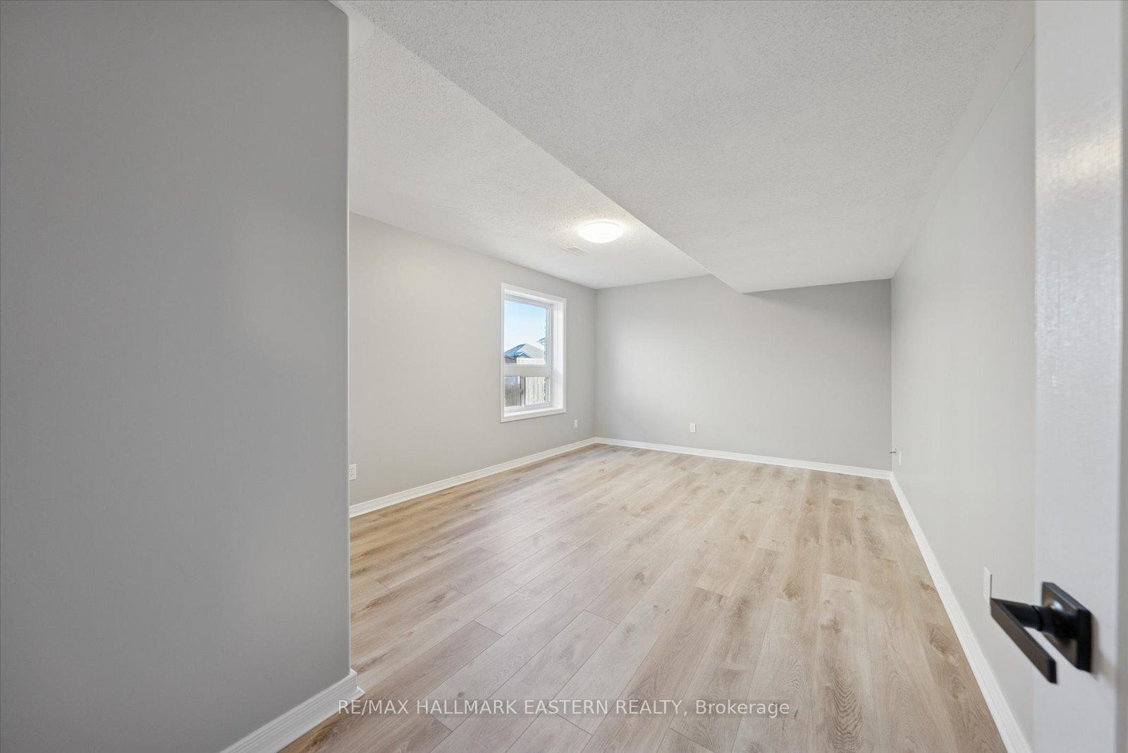 Photo 39 of 2431 Marsdale Drive, Peterborough, Ashburnham Ward 4 — HOMEH