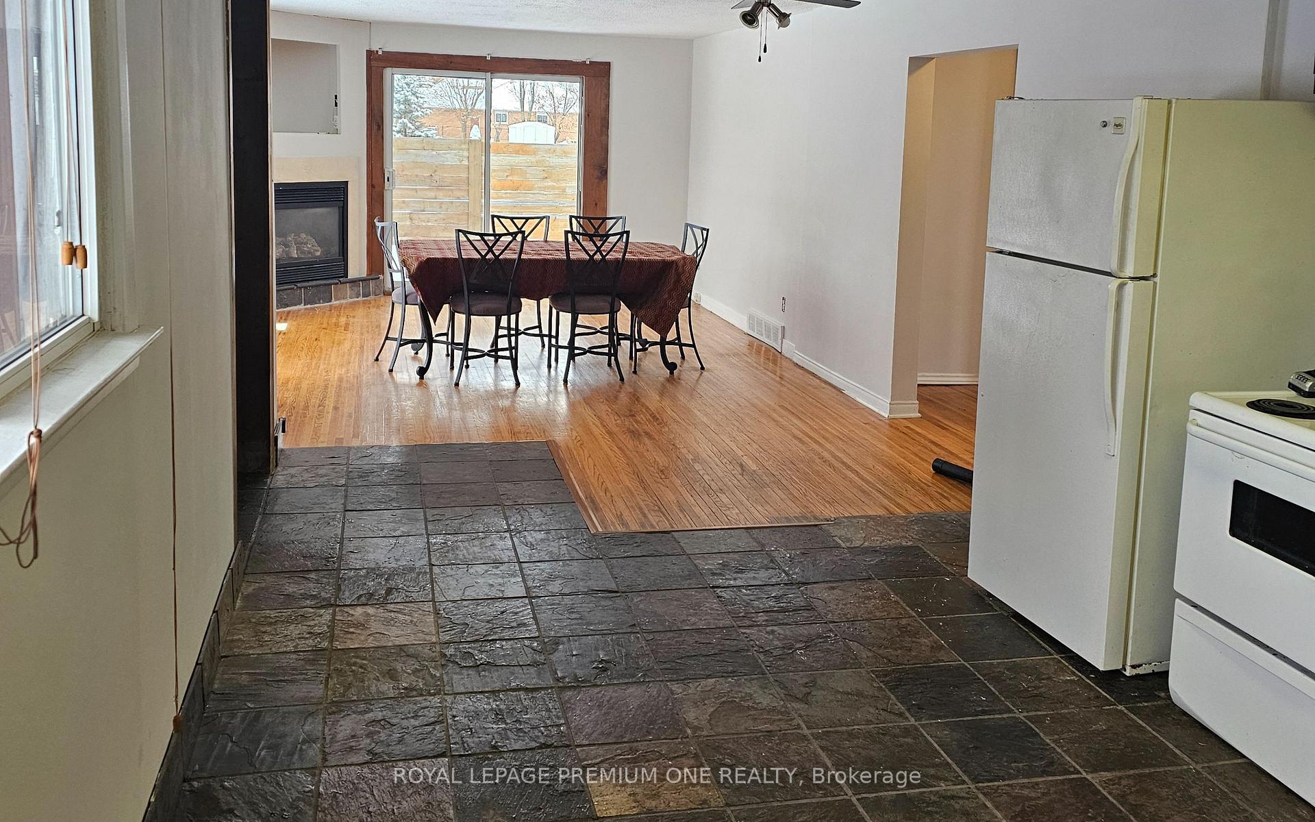Photo 6 of 7511 Kipling Avenue, Vaughan, Vaughan Grove — HOMEH