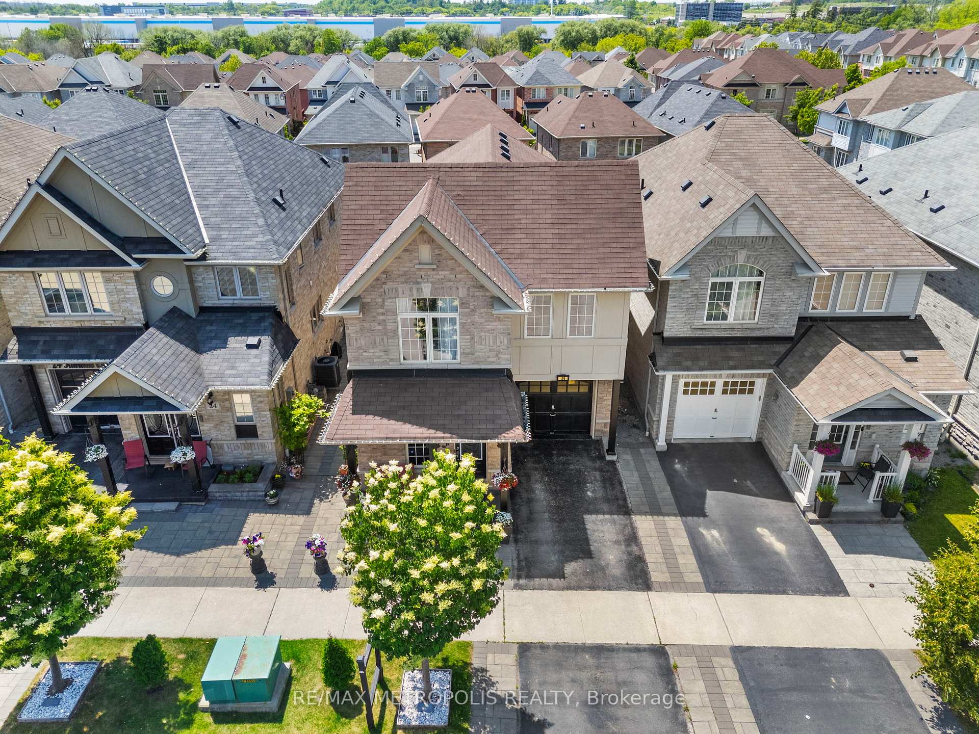 Photo 3 of 26 Kinrade Crescent, Ajax, Central East — HOMEH
