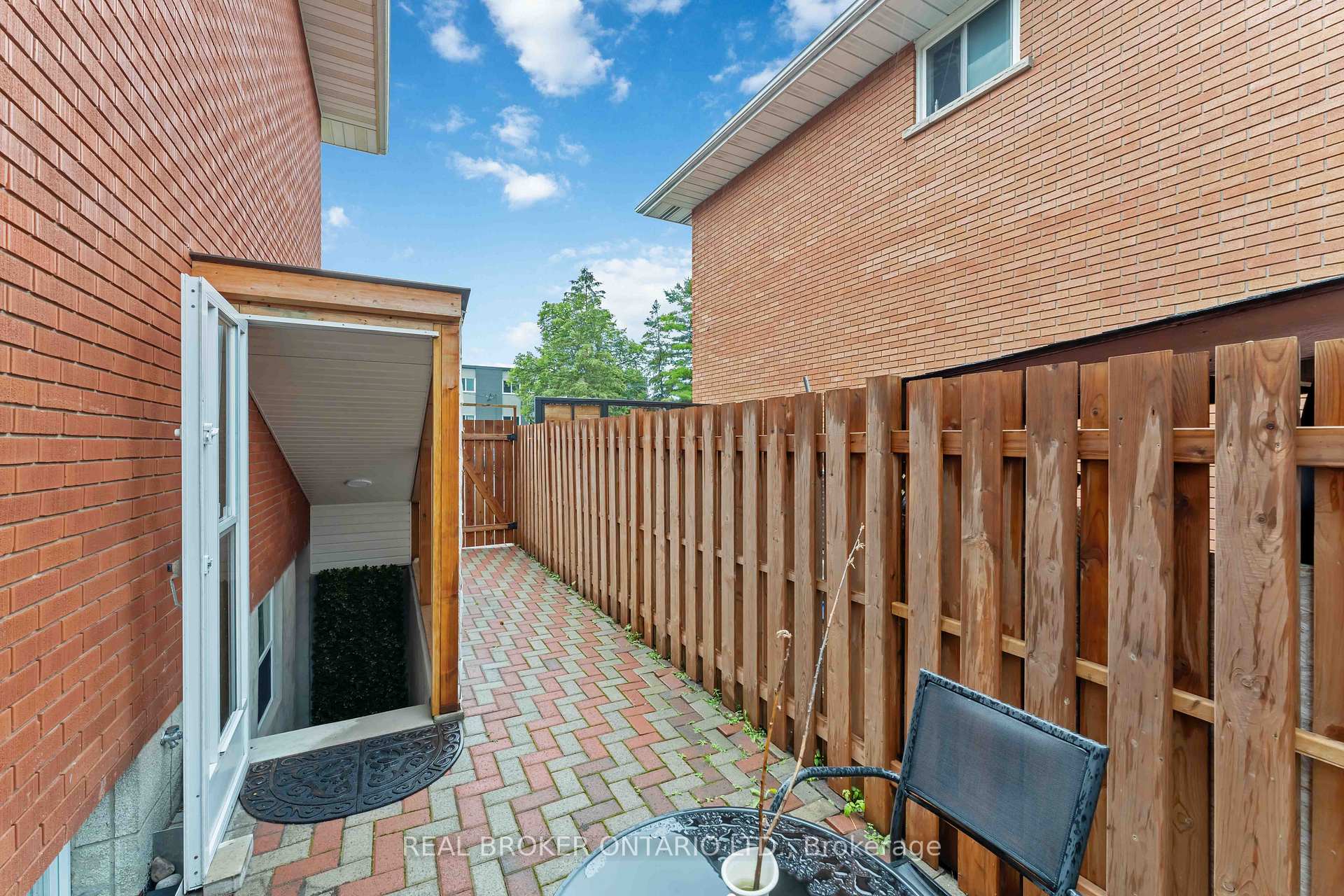 Photo 23 of 375 Zephyr Avenue, Ottawa, Britannia — HOMEH