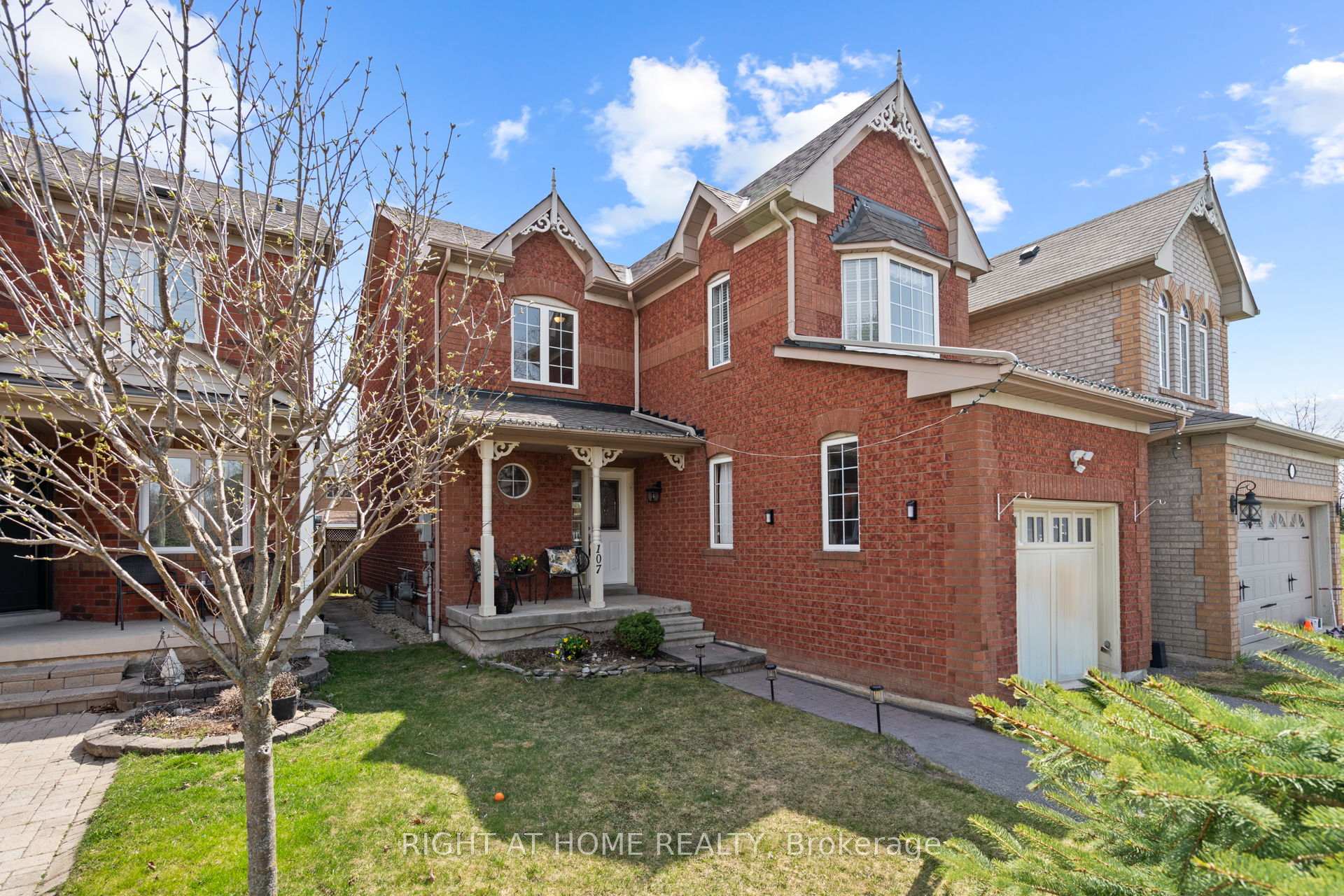 Photo 2 of 107 St Thomas Street, Whitby, Brooklin — HOMEH