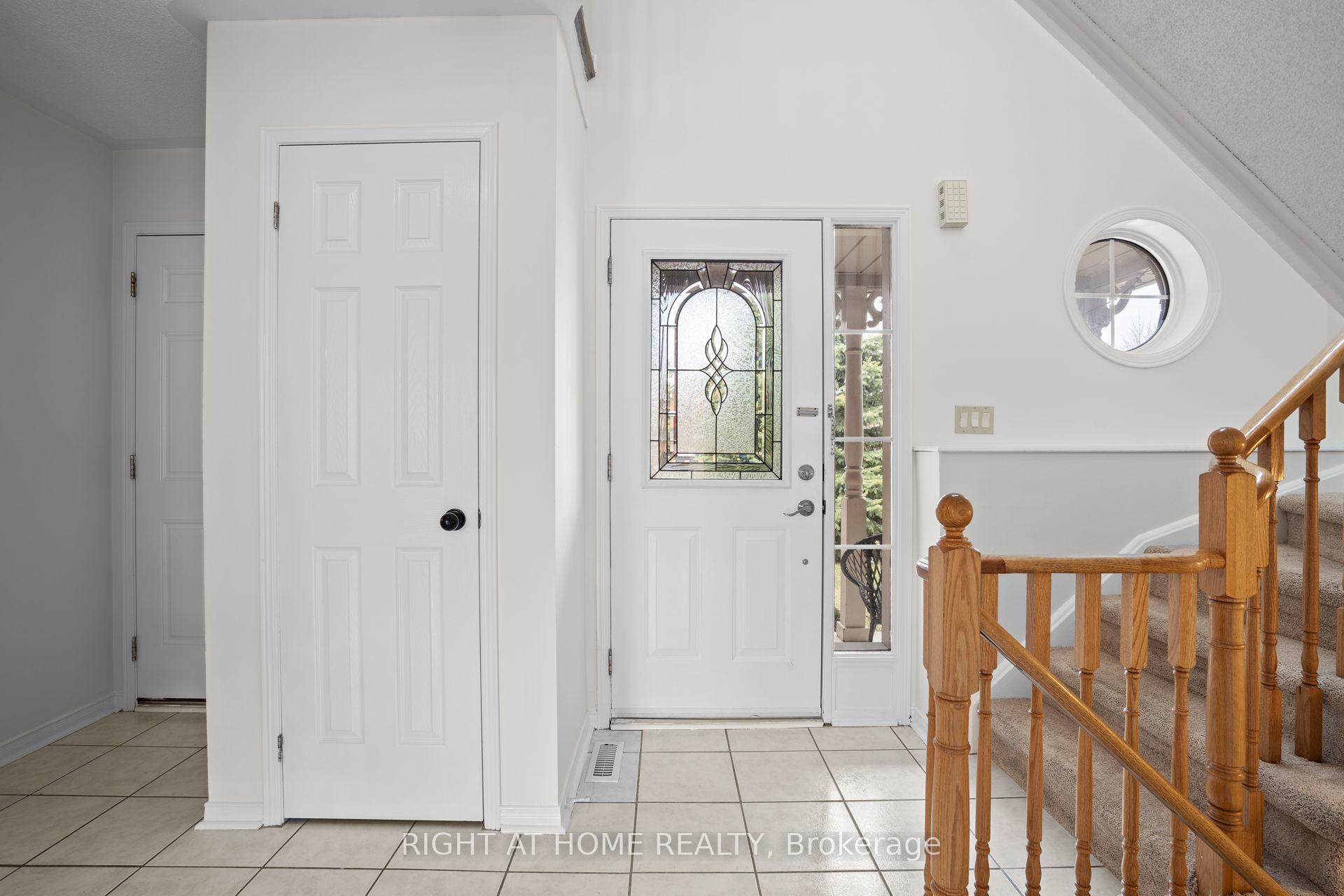Photo 4 of 107 St Thomas Street, Whitby, Brooklin — HOMEH