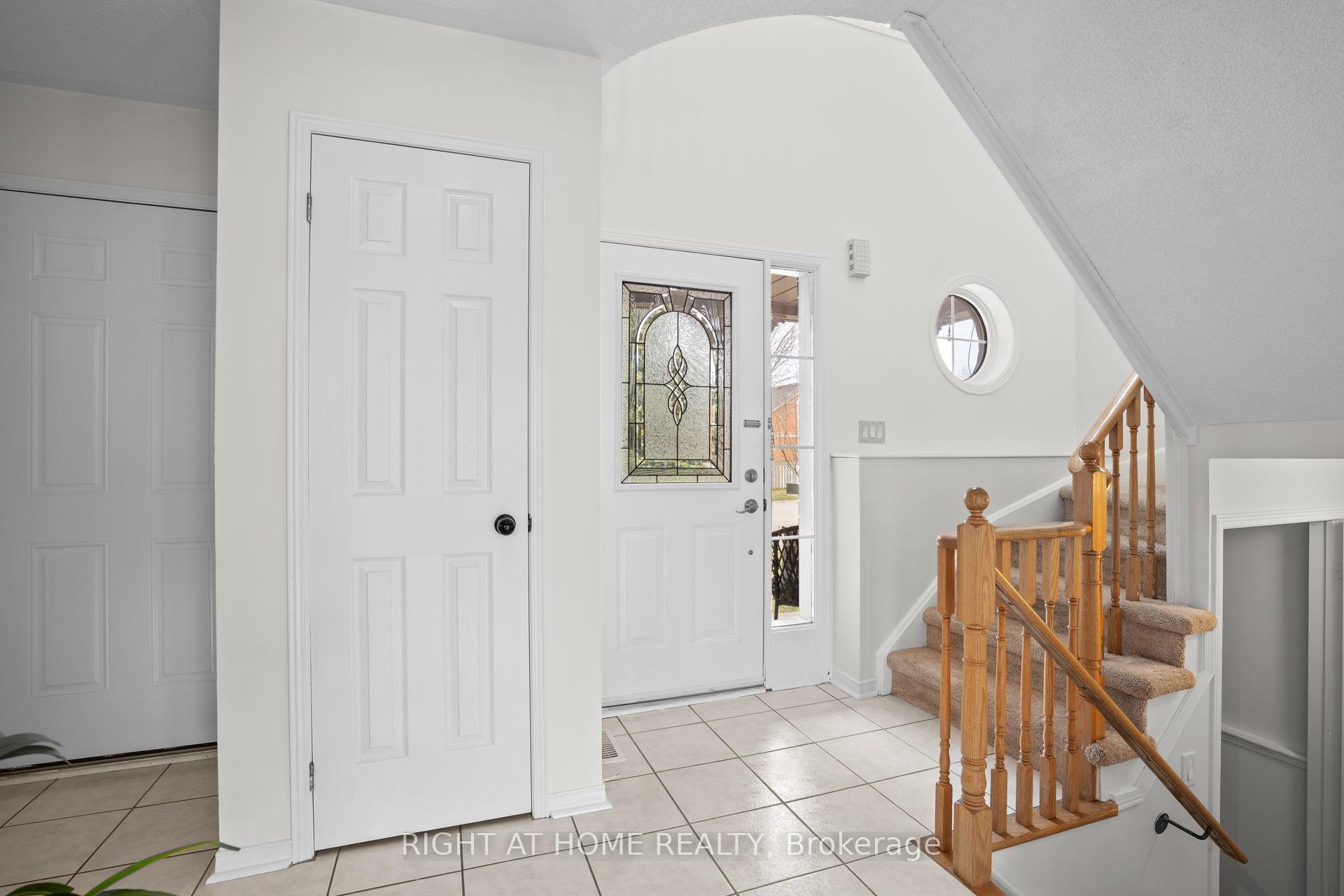 Photo 5 of 107 St Thomas Street, Whitby, Brooklin — HOMEH
