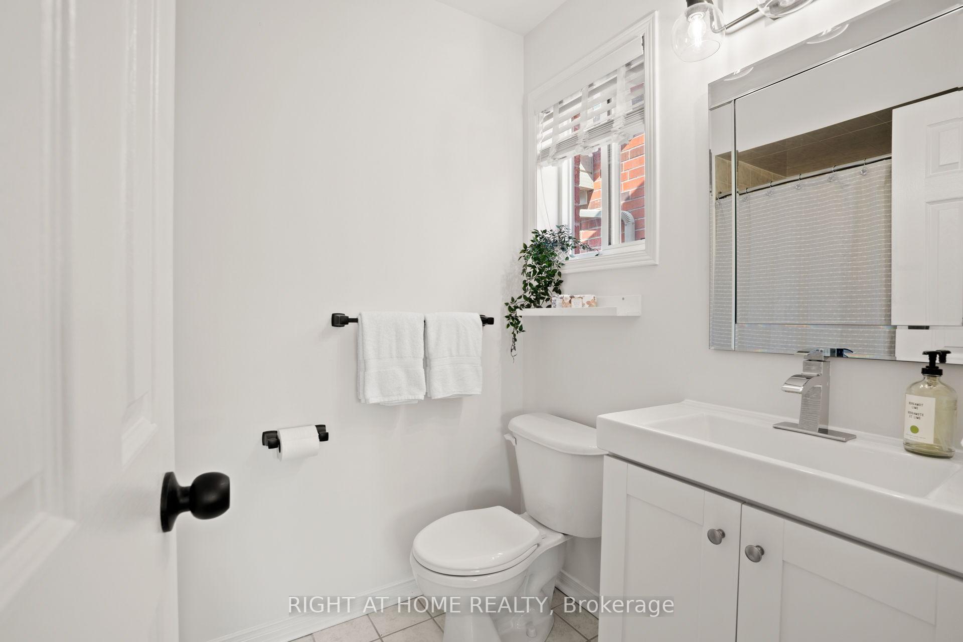 Photo 28 of 107 St Thomas Street, Whitby, Brooklin — HOMEH
