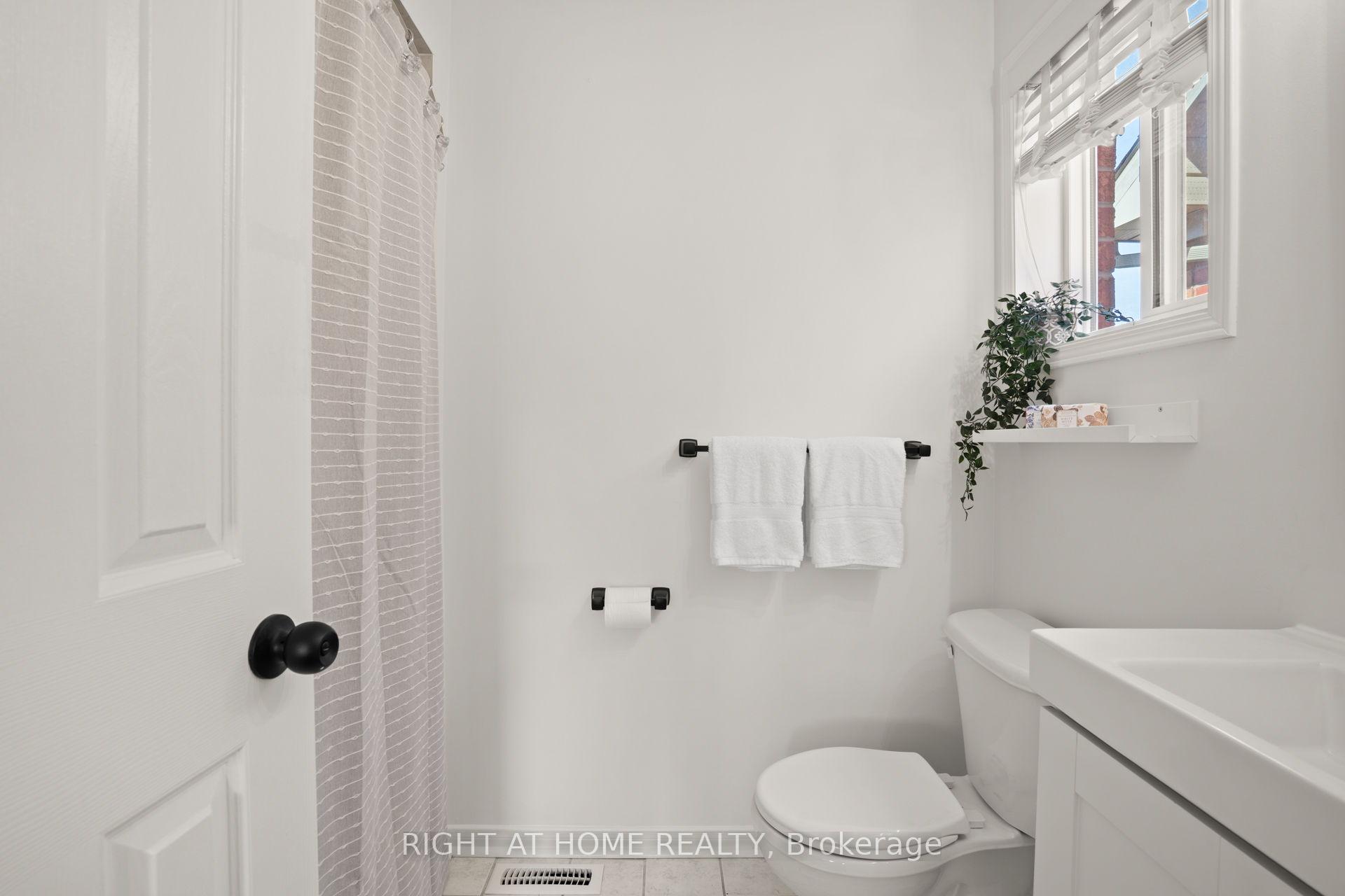 Photo 29 of 107 St Thomas Street, Whitby, Brooklin — HOMEH