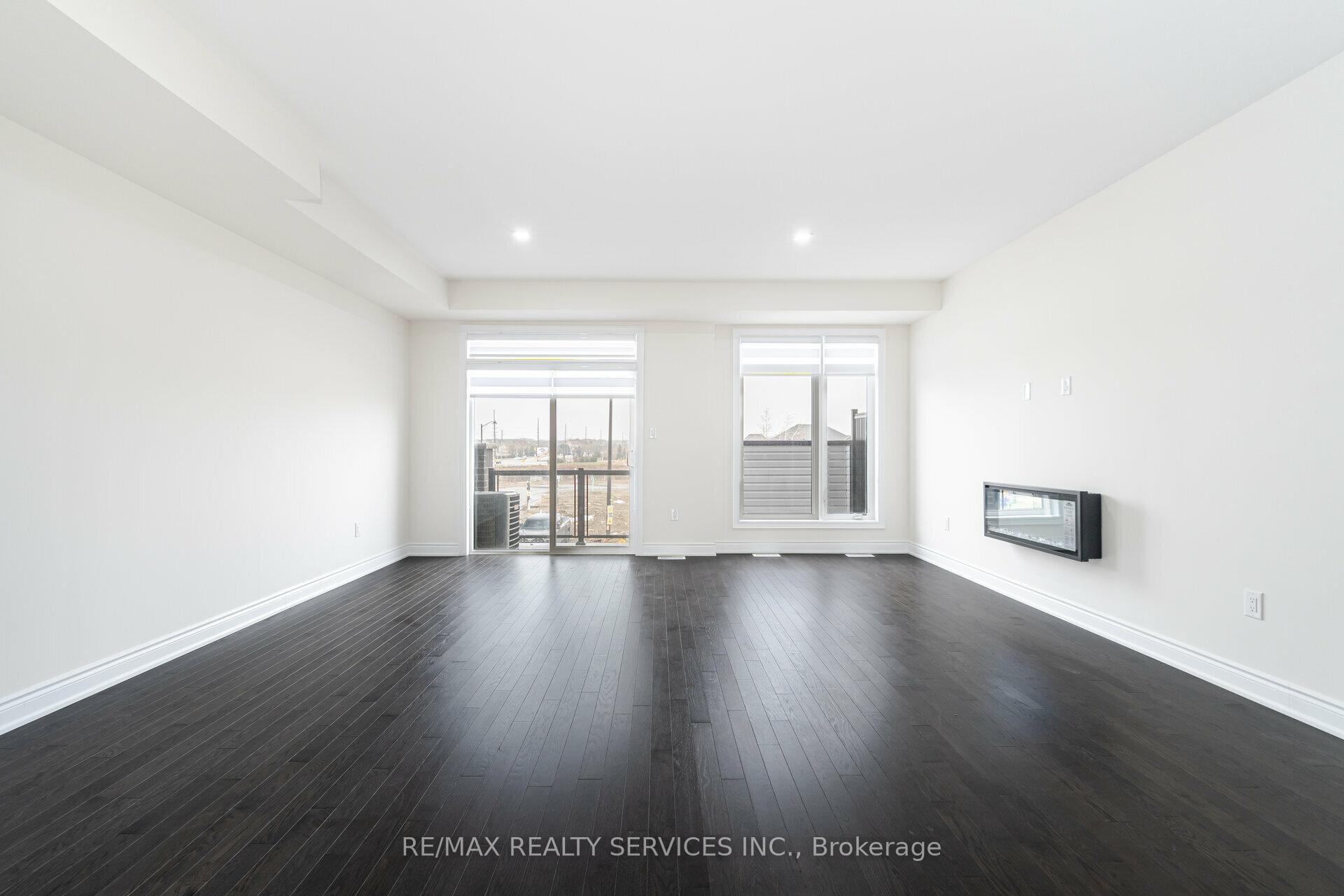 Photo 8 of 399 Tennant Circle, Vaughan, Vellore Village — HOMEH