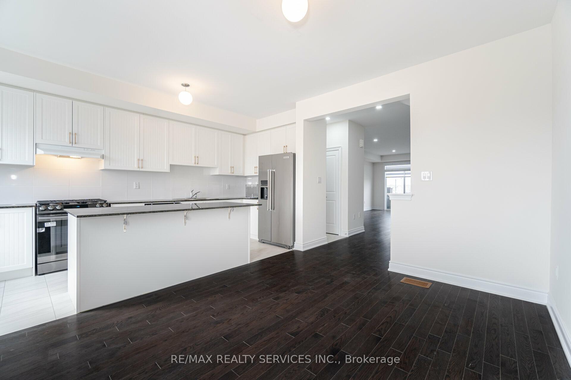 Photo 11 of 399 Tennant Circle, Vaughan, Vellore Village — HOMEH