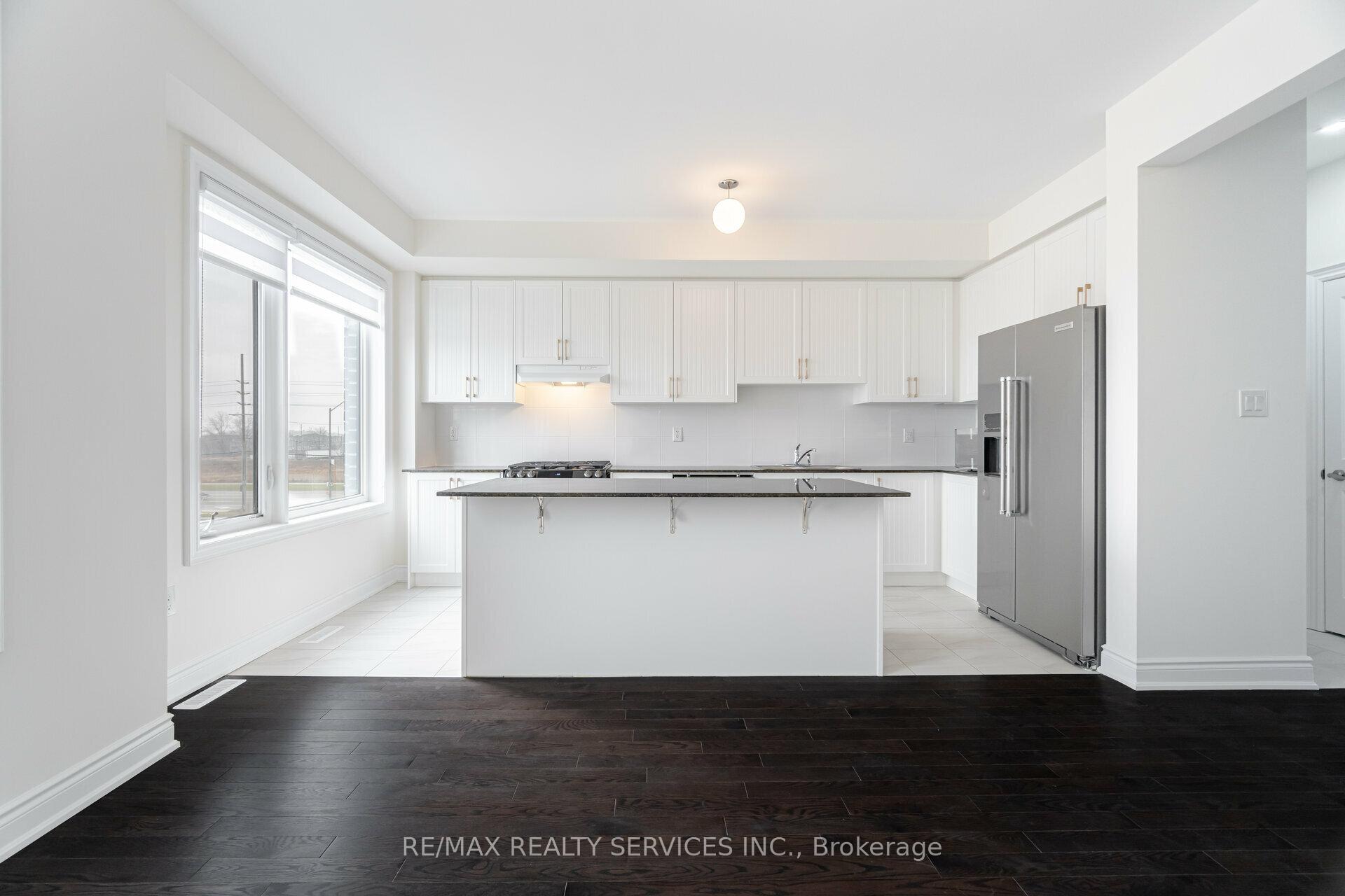 Photo 13 of 399 Tennant Circle, Vaughan, Vellore Village — HOMEH